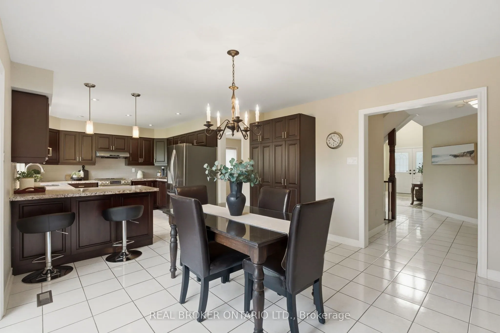 2205 Shaftesbury Court