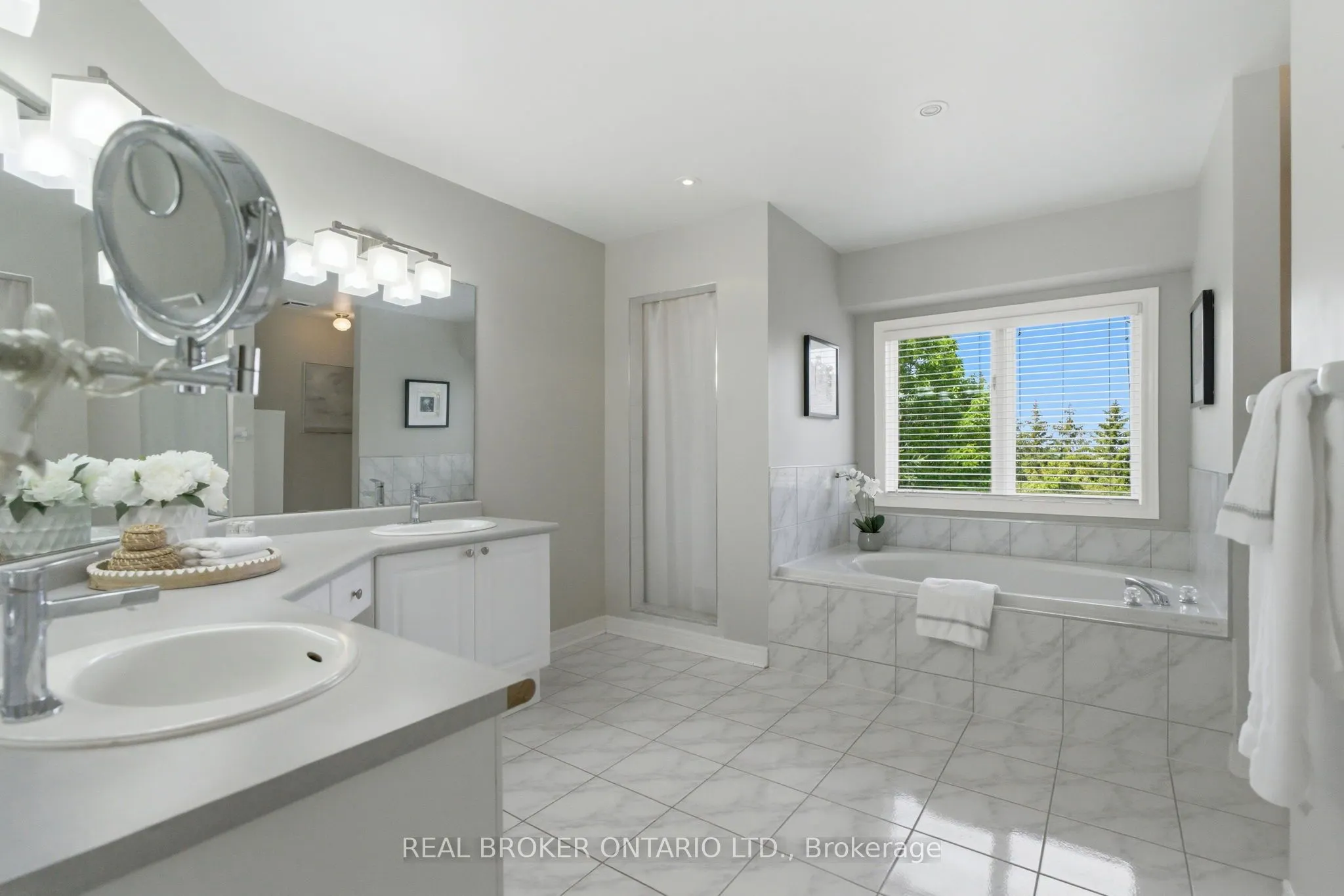 2205 Shaftesbury Court
