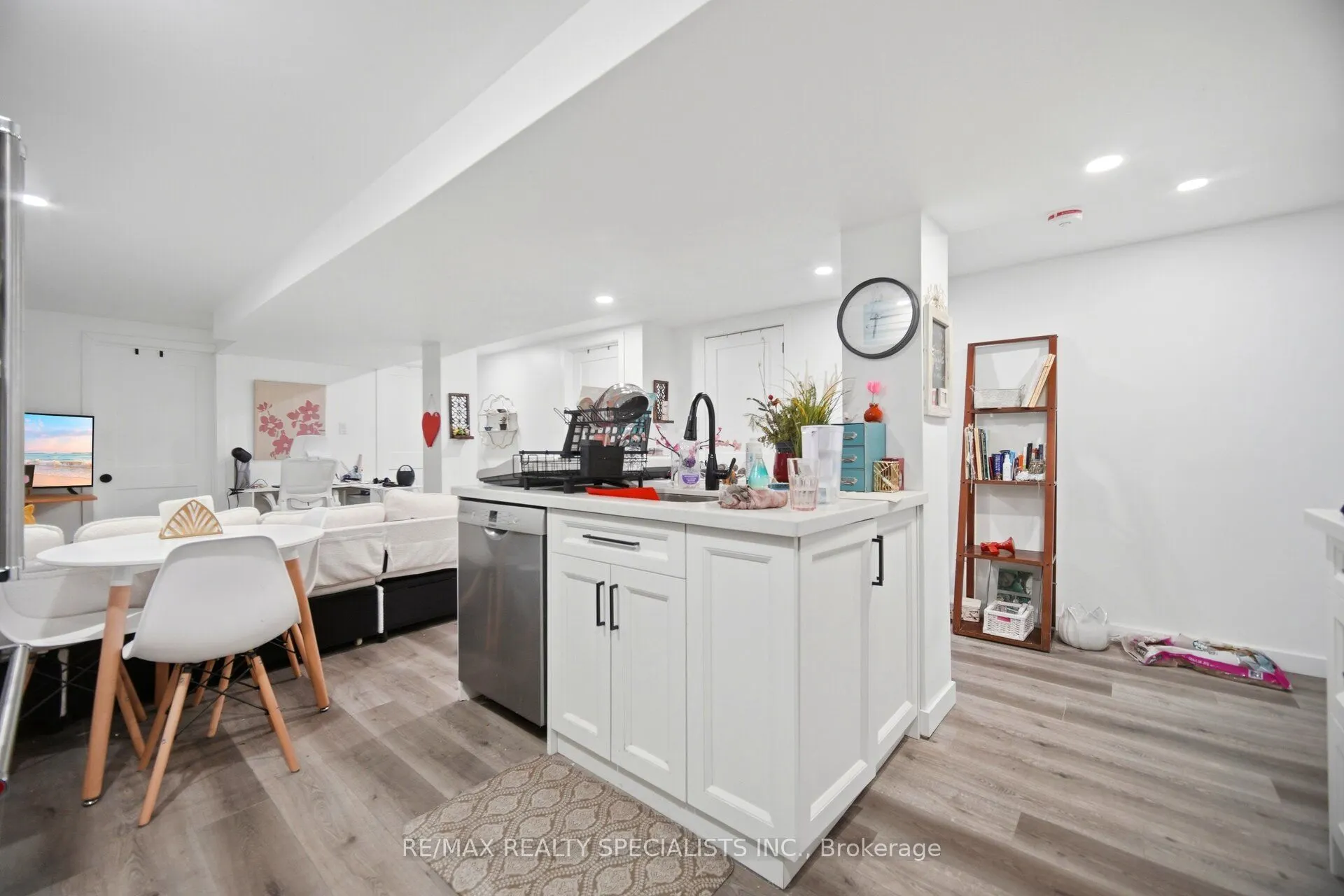 298 South Kingsway