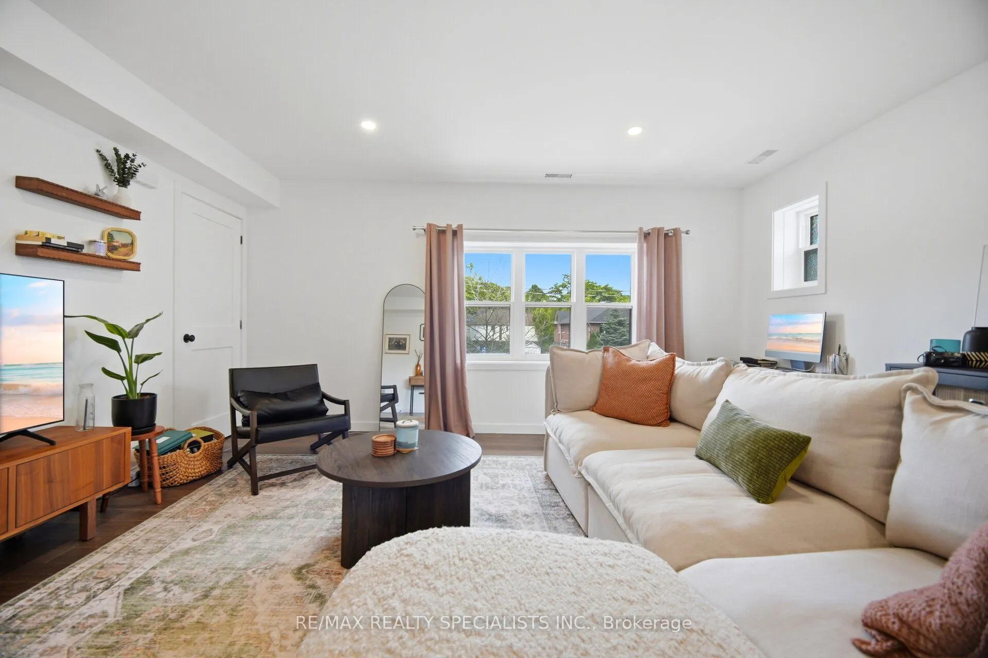 298 South Kingsway