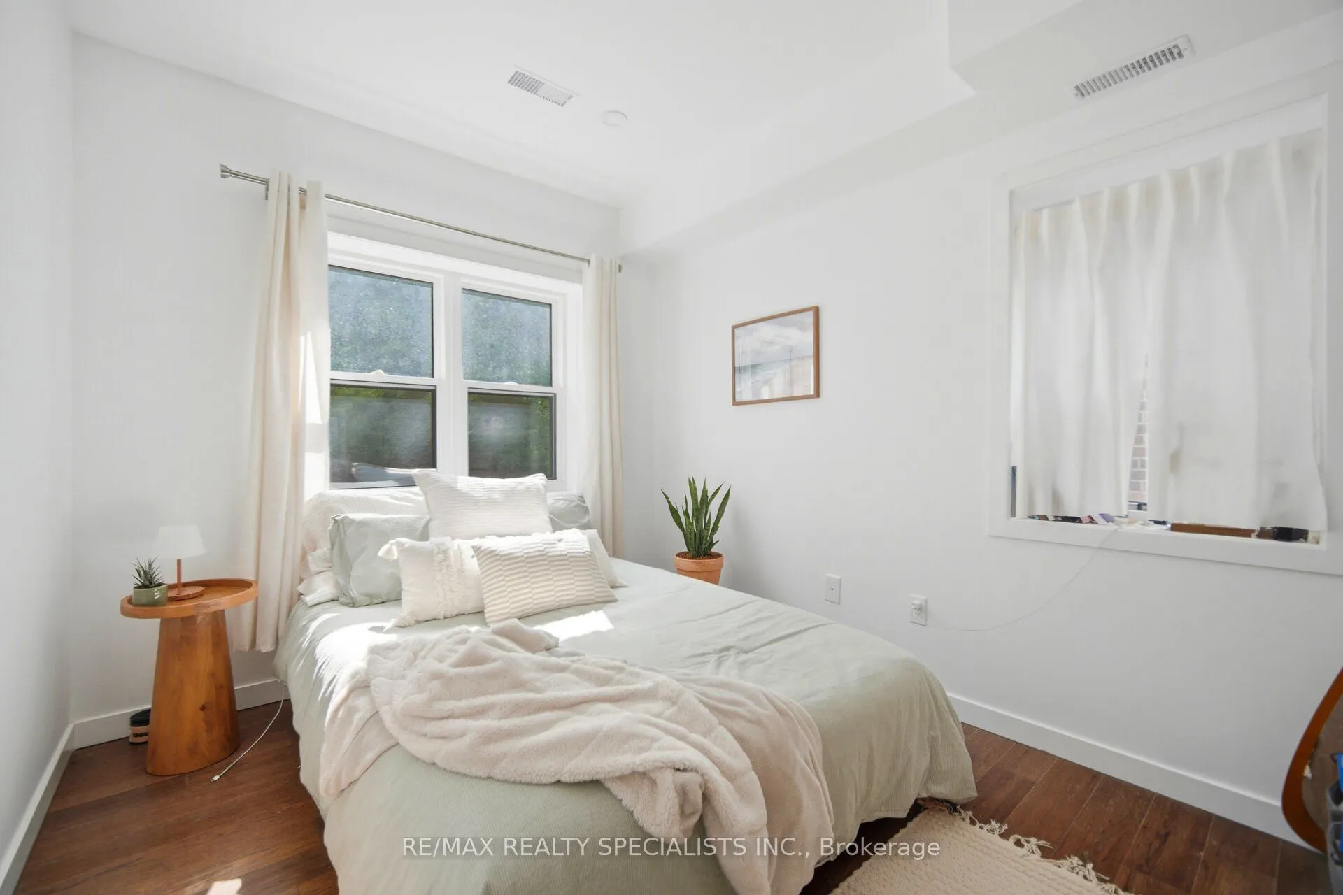 298 South Kingsway