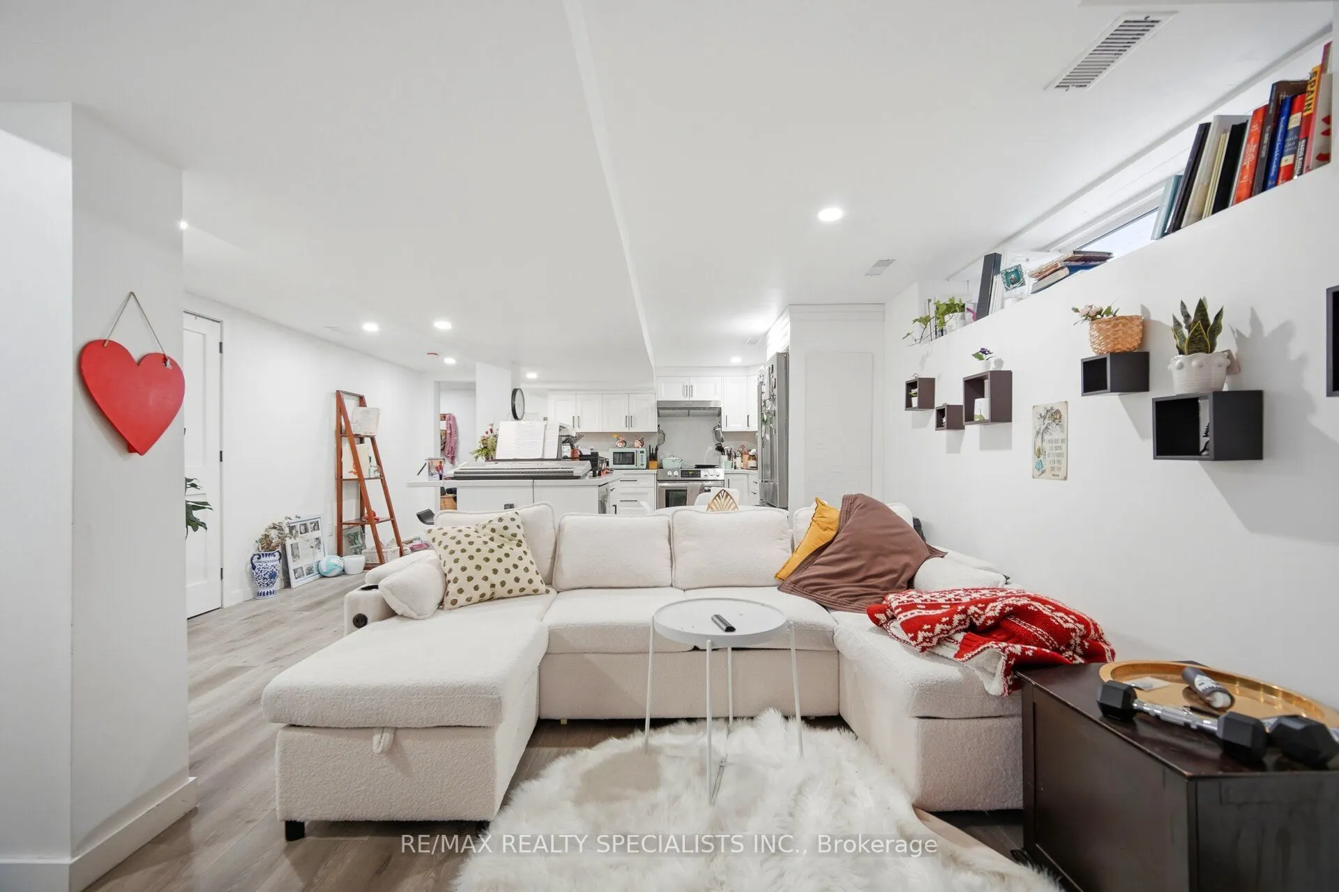 298 South Kingsway