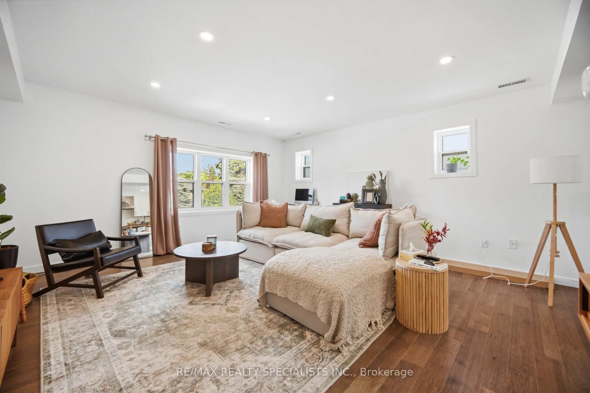 298 South Kingsway