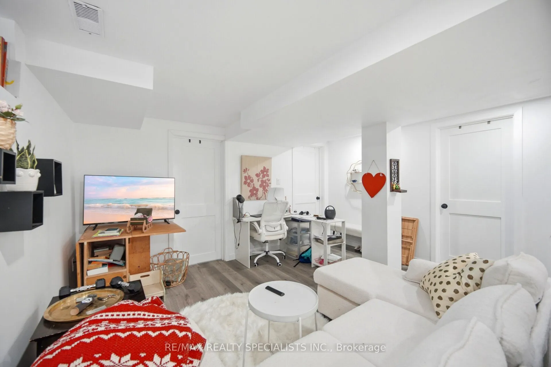 298 South Kingsway
