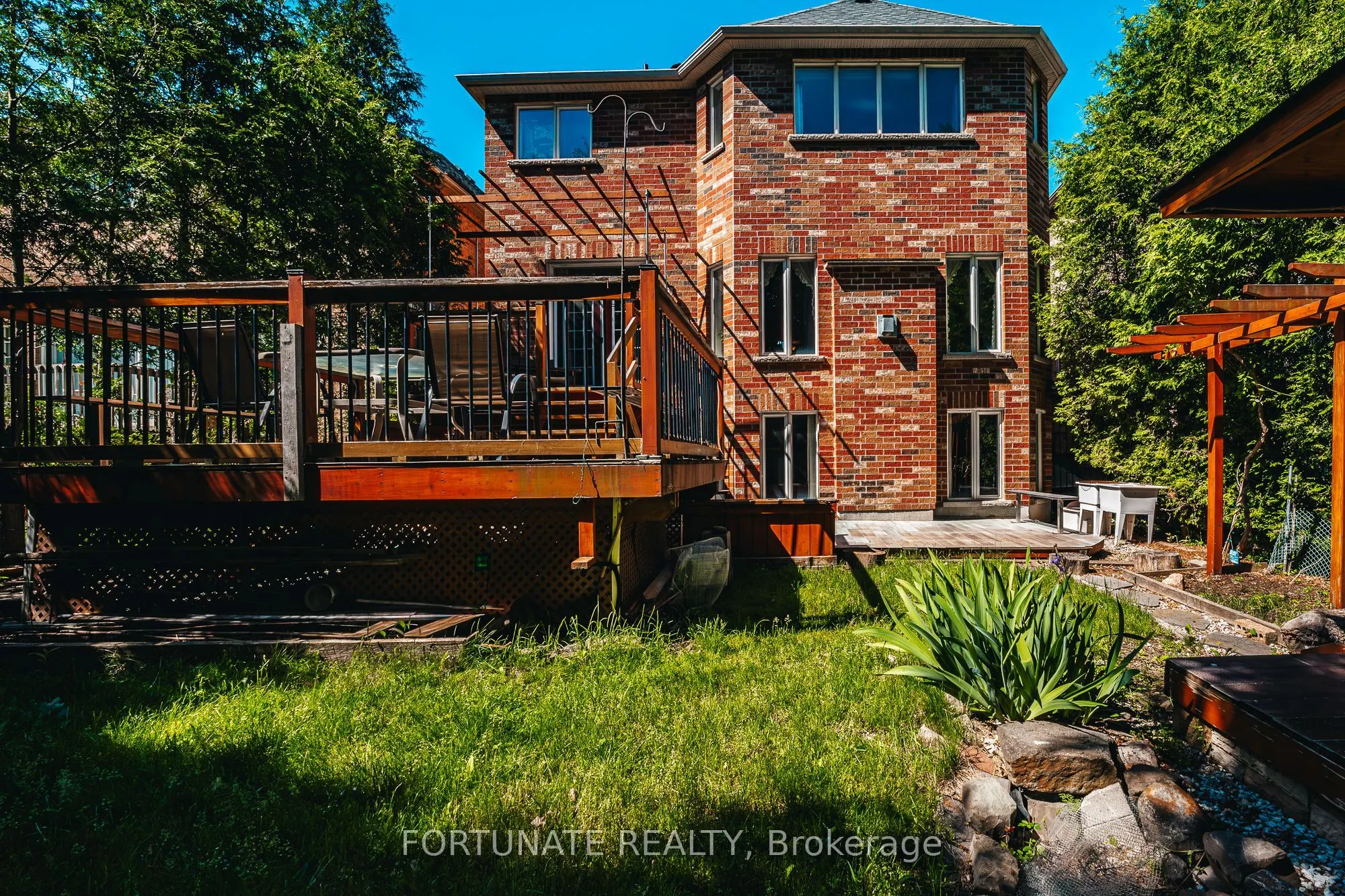 5175 Misty Pine Crescent