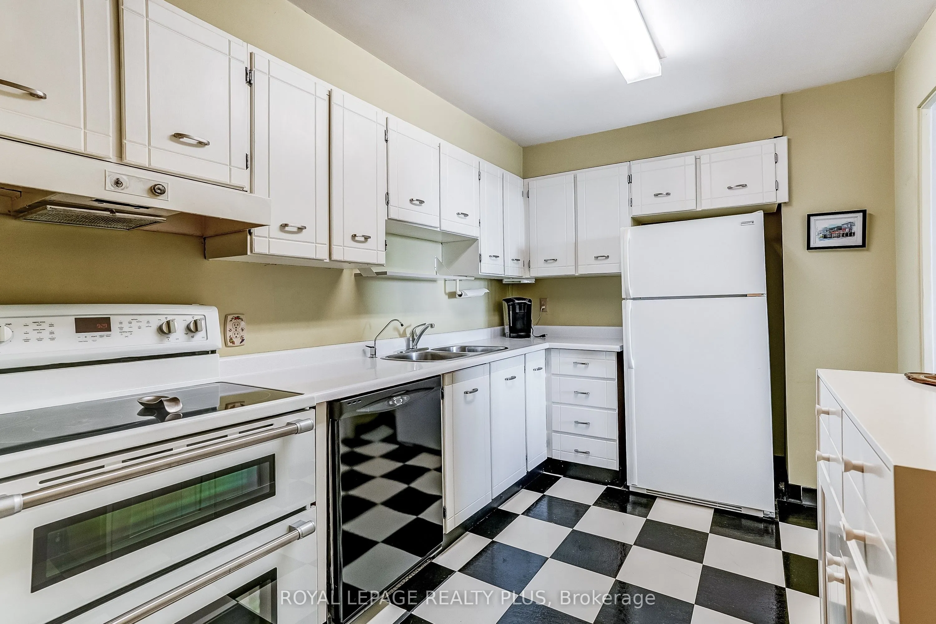 1320 Mississauga Valley Boulevard #906