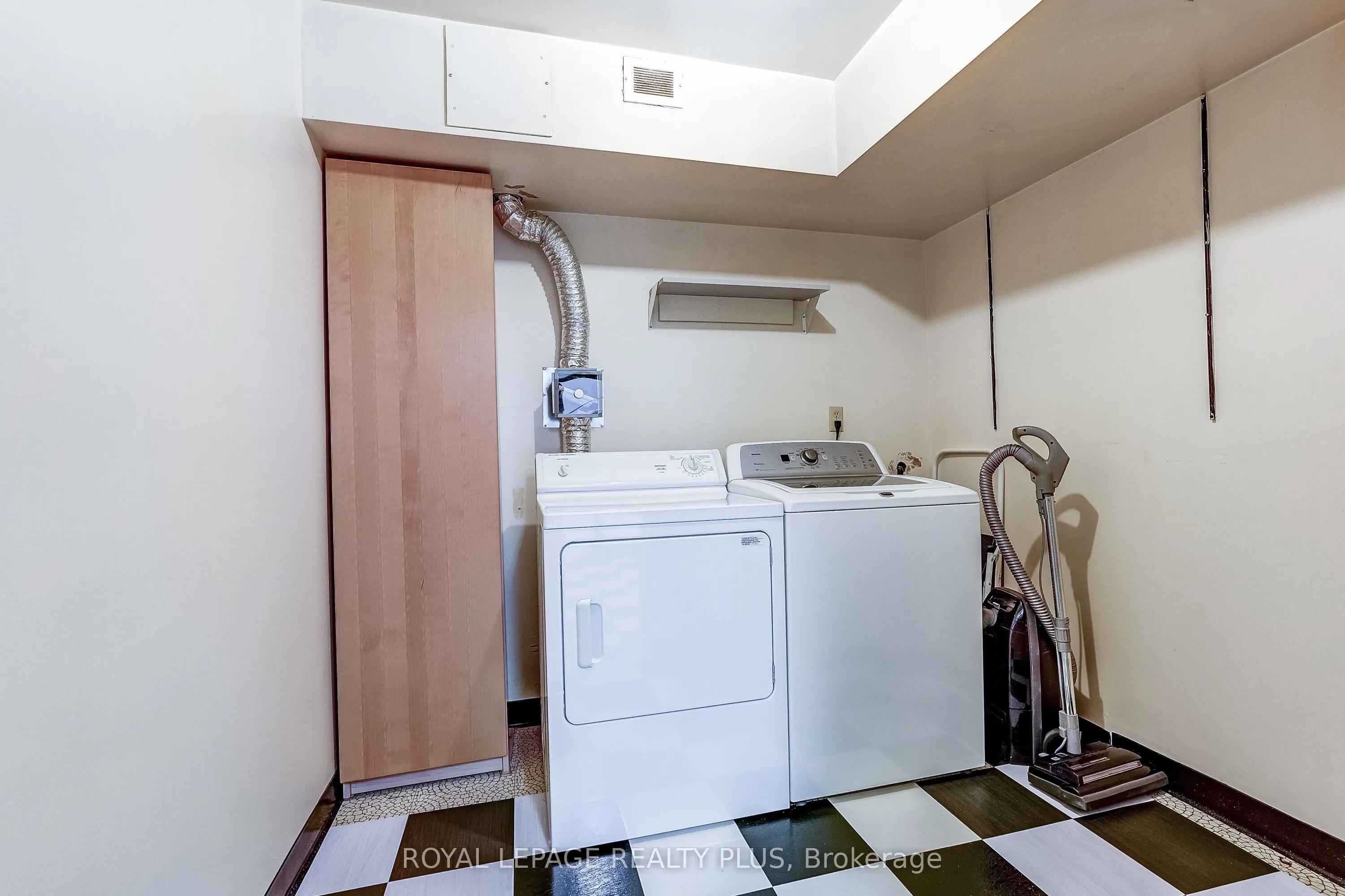 1320 Mississauga Valley Boulevard #906