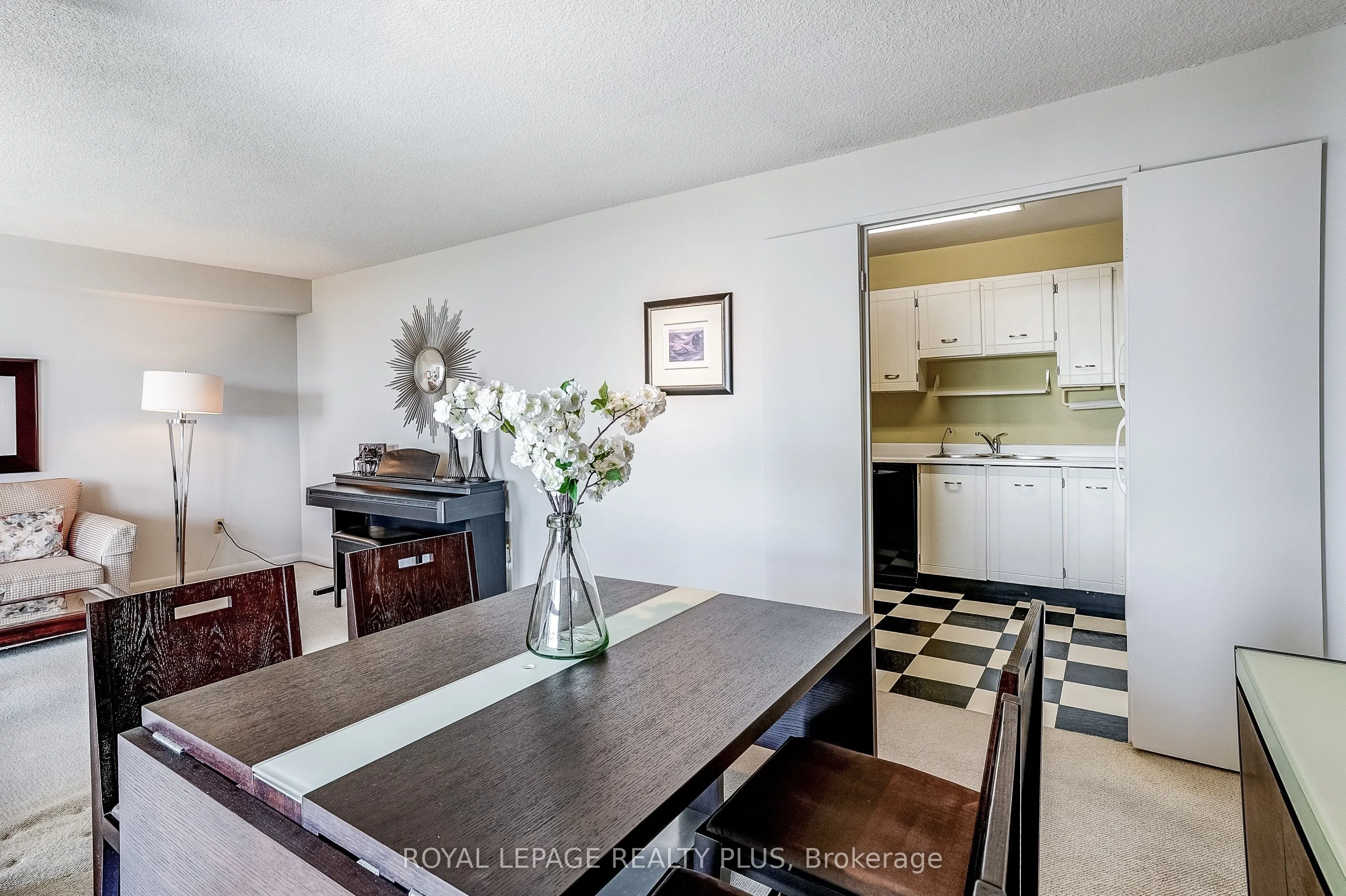 1320 Mississauga Valley Boulevard #906