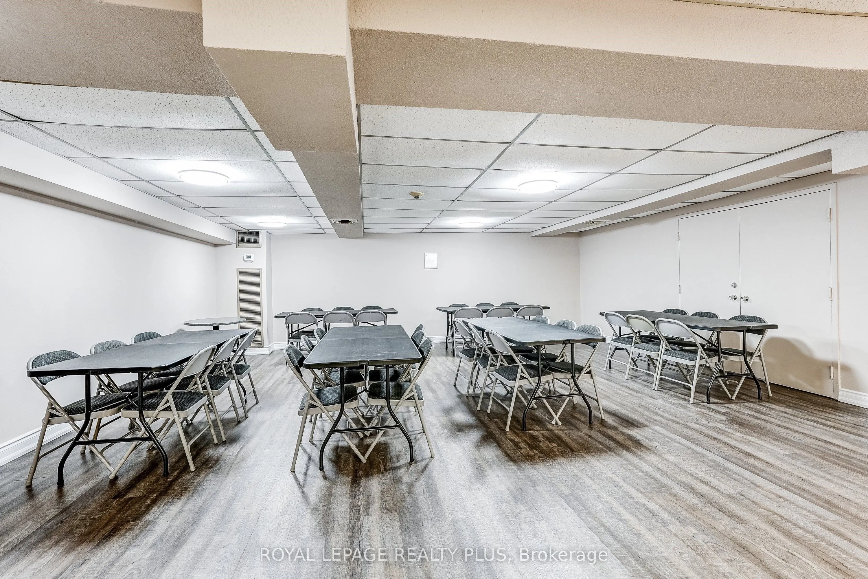 1320 Mississauga Valley Boulevard #906