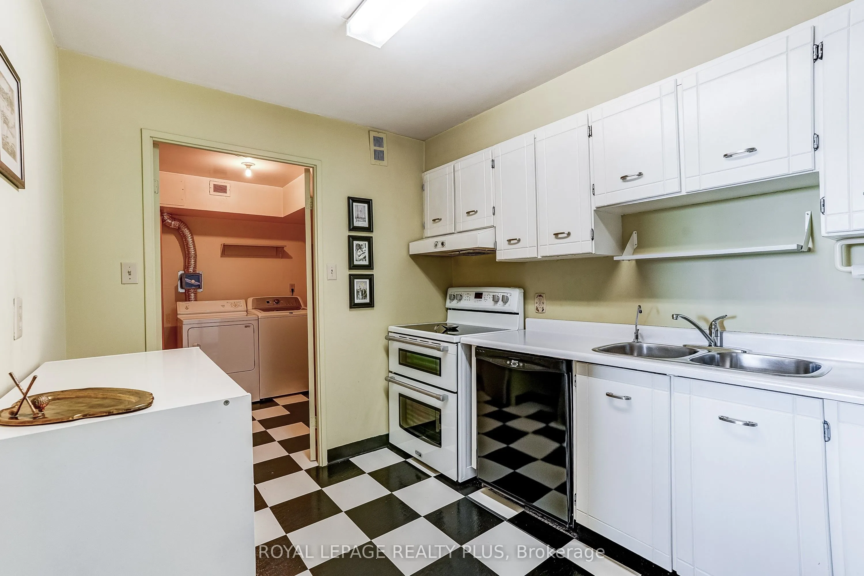 1320 Mississauga Valley Boulevard #906