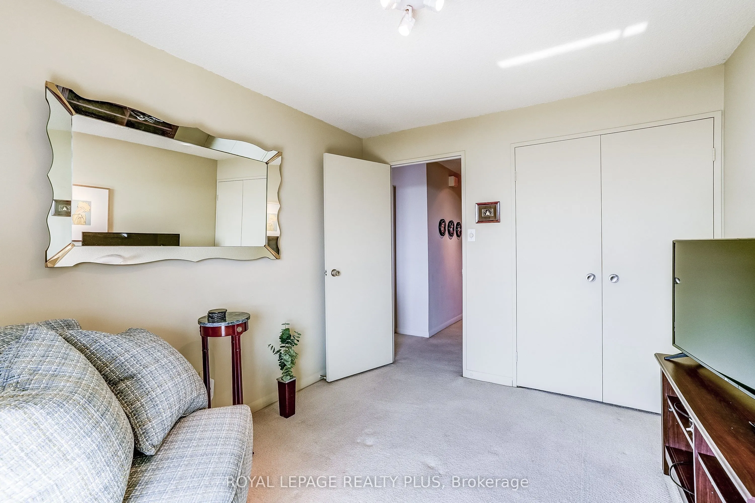 1320 Mississauga Valley Boulevard #906