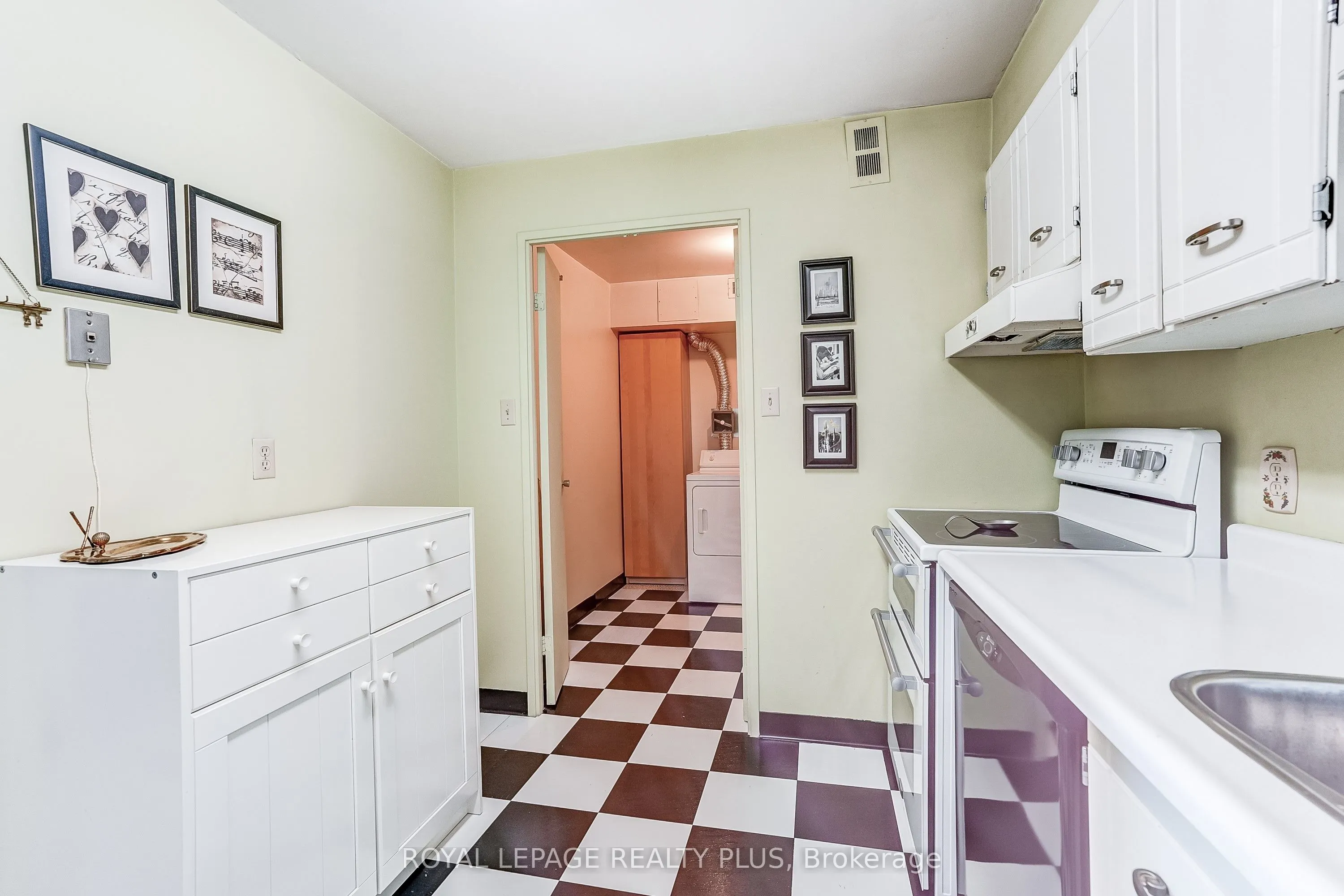 1320 Mississauga Valley Boulevard #906