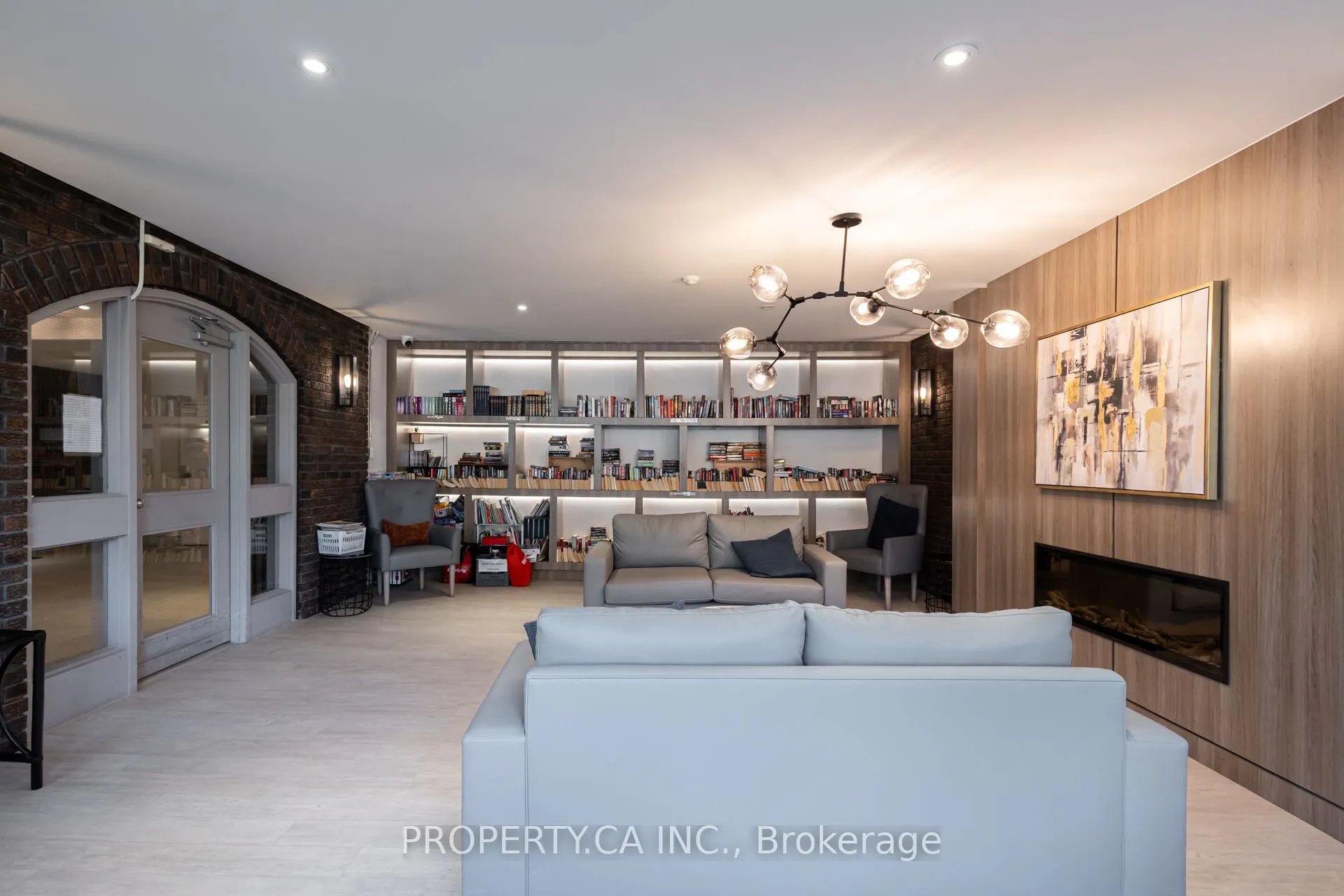 966 Inverhouse Drive #109