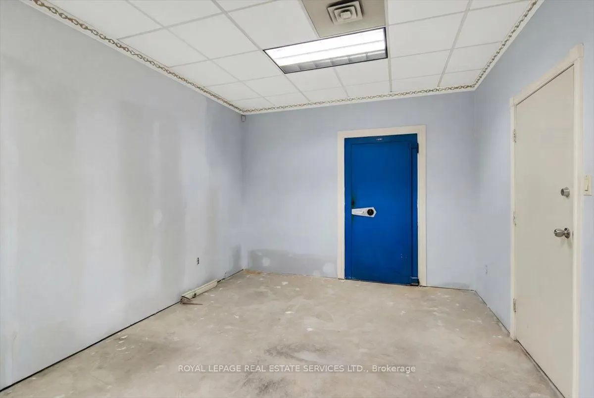2547A Eglinton Avenue W
