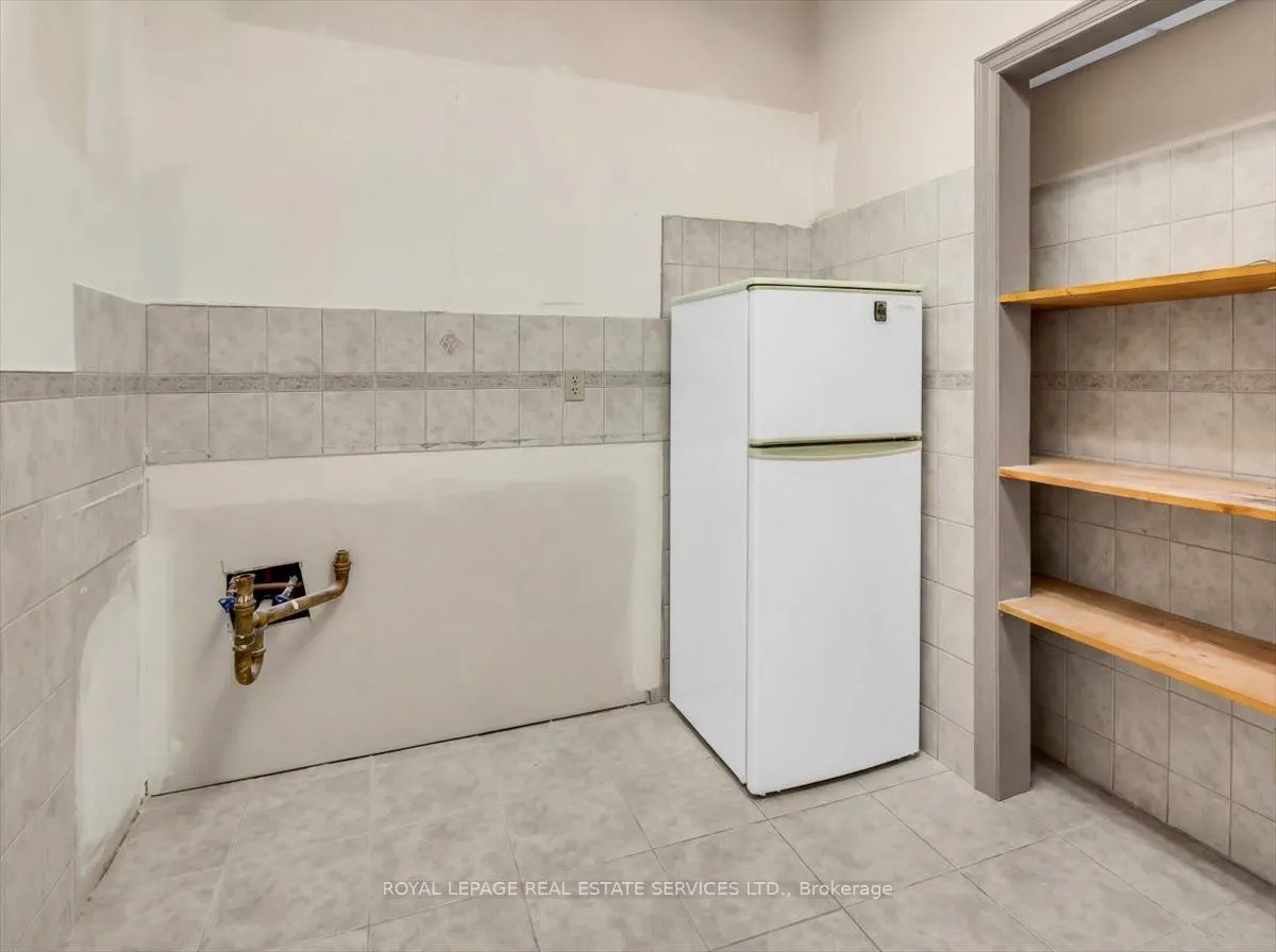 2547A Eglinton Avenue W