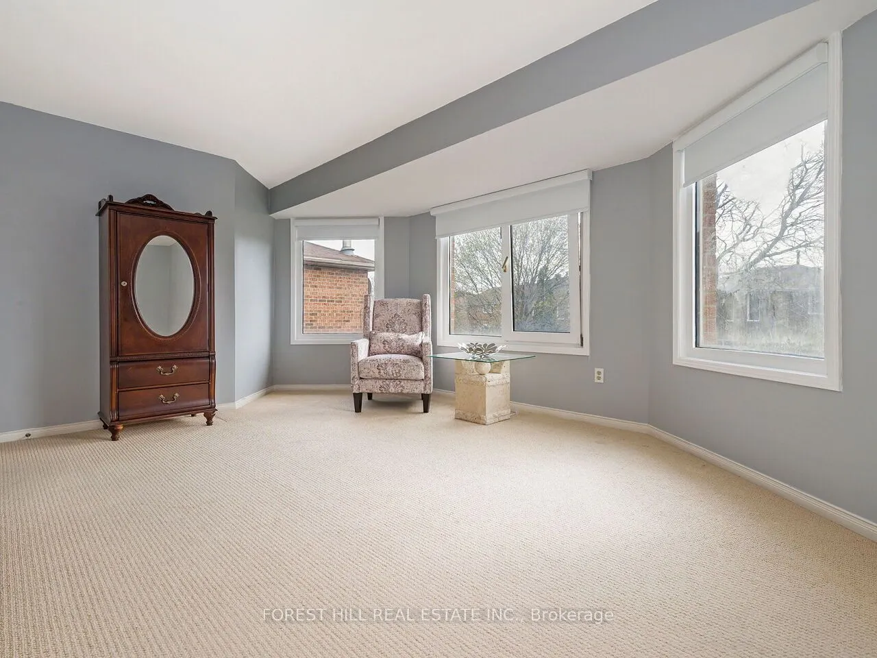 4174 Rossland Crescent