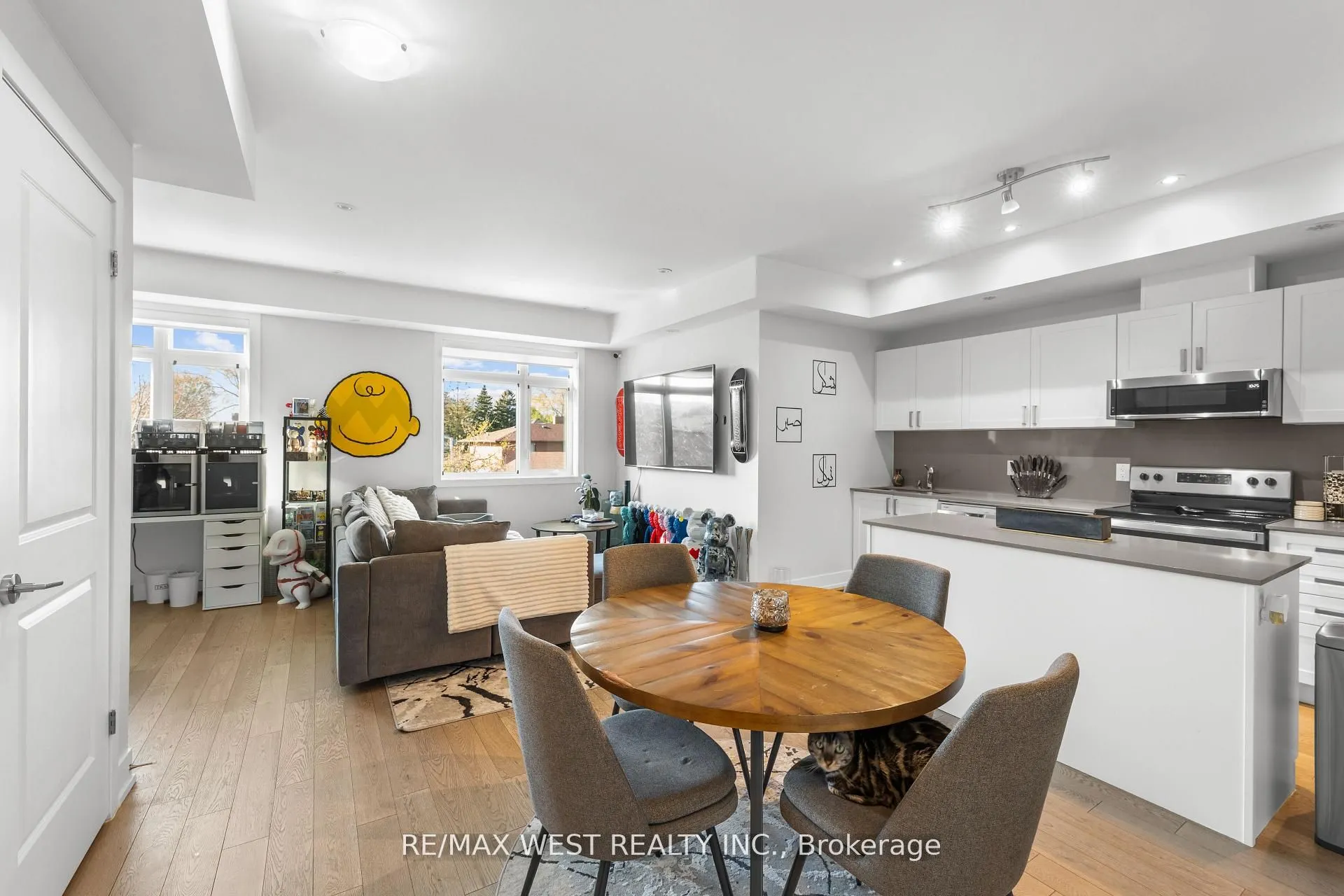1062 Douglas McCurdy Common #225