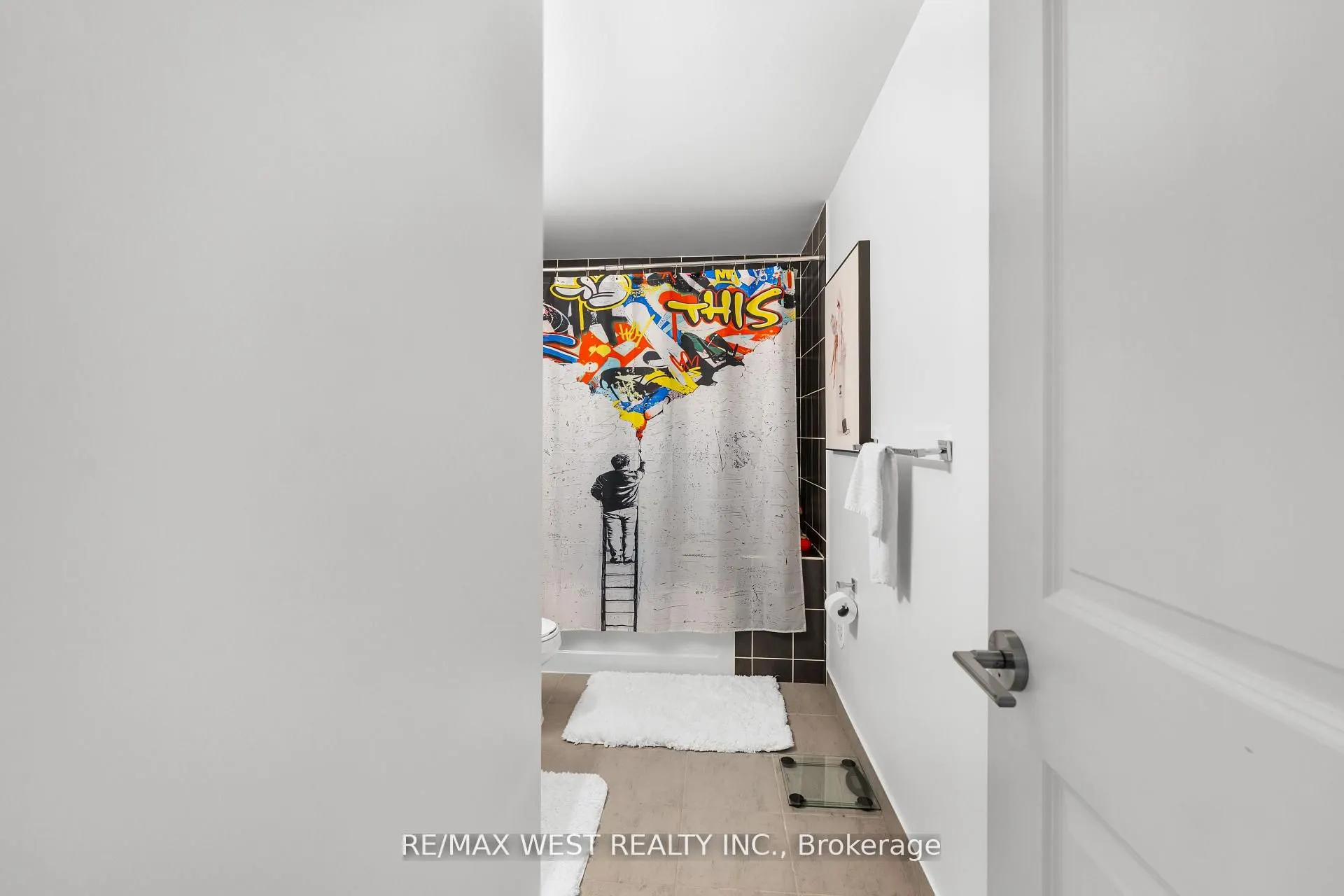 1062 Douglas McCurdy Common #225