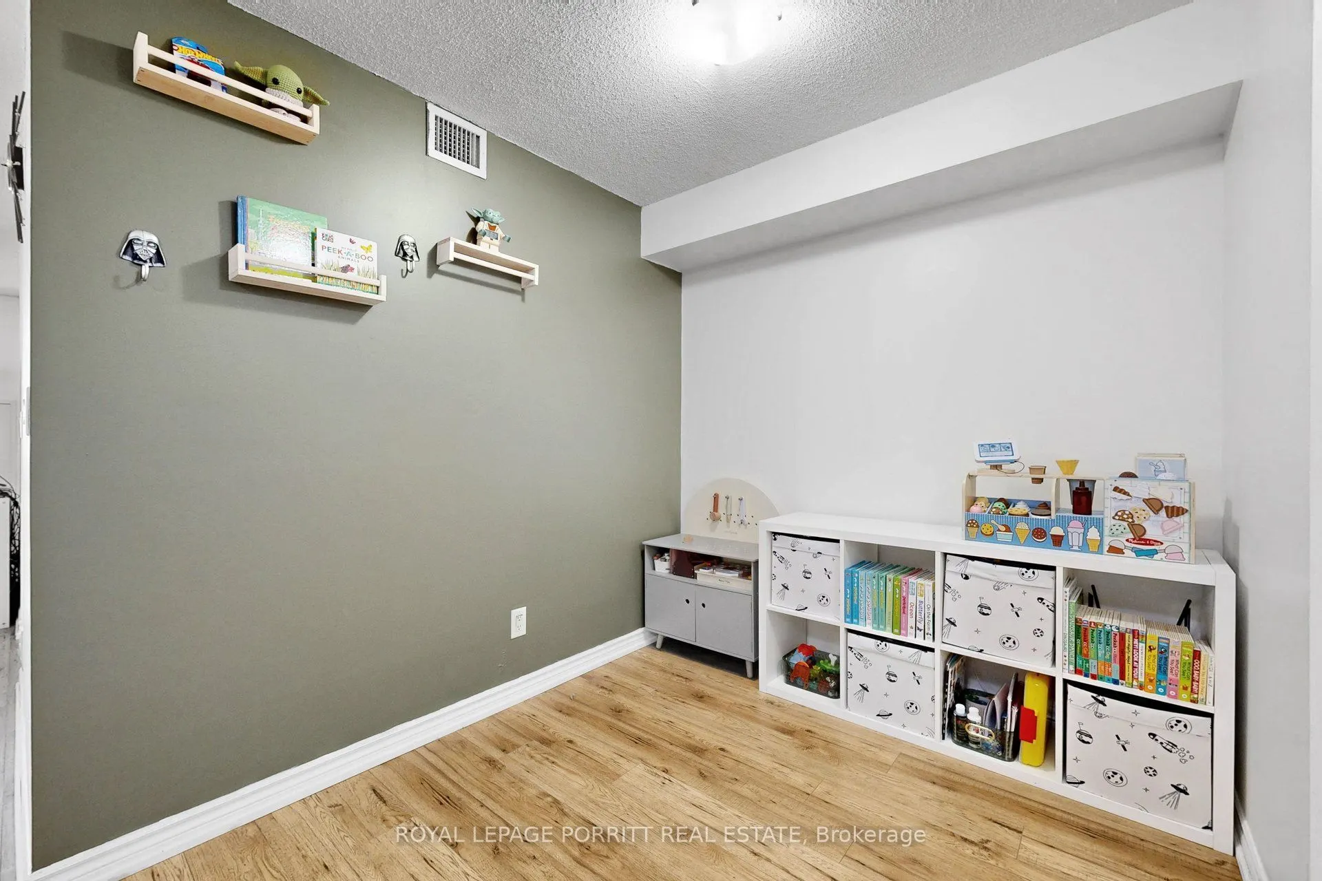 3888 Duke Of York Boulevard #927