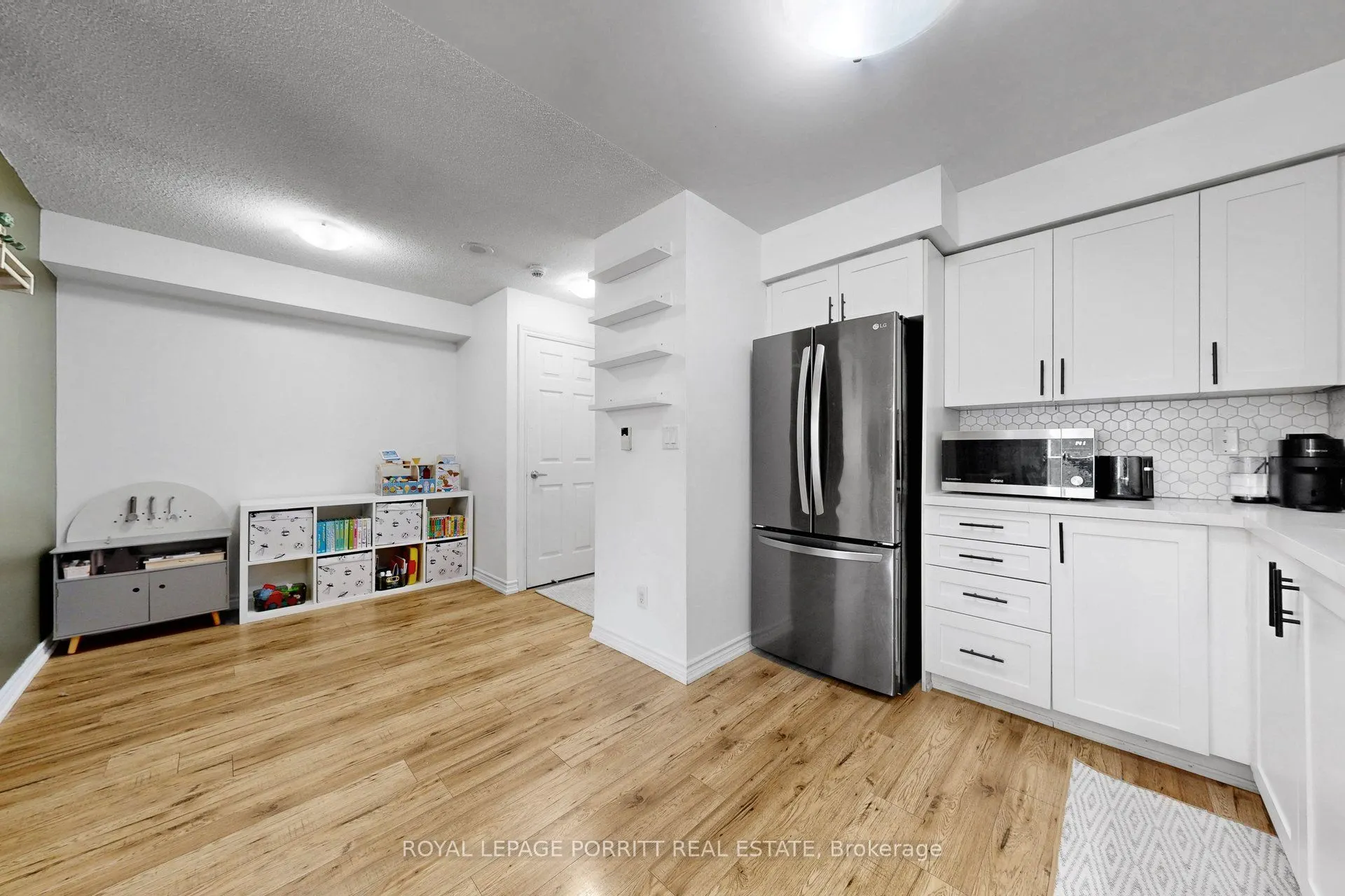 3888 Duke Of York Boulevard #927