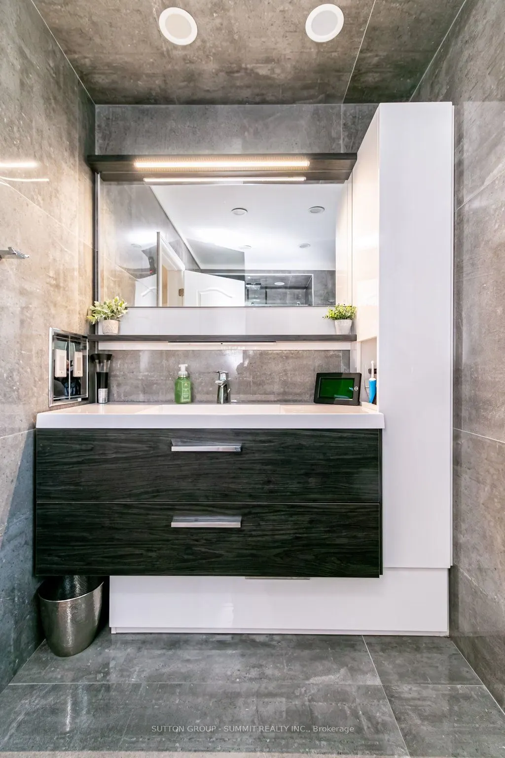 3739 St. Laurent Court