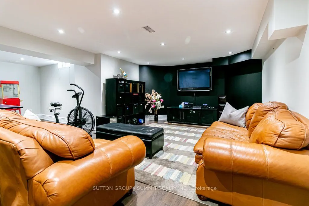 3739 St. Laurent Court