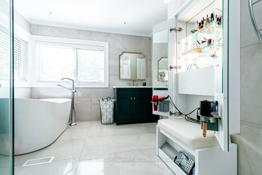 3739 St. Laurent Court