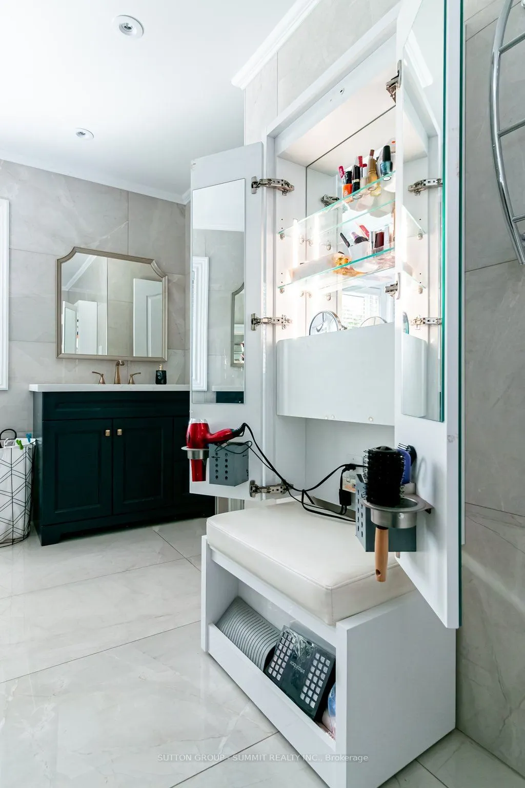 3739 St. Laurent Court