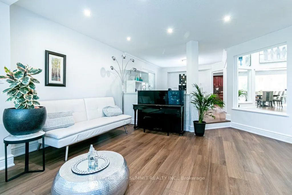 3739 St. Laurent Court