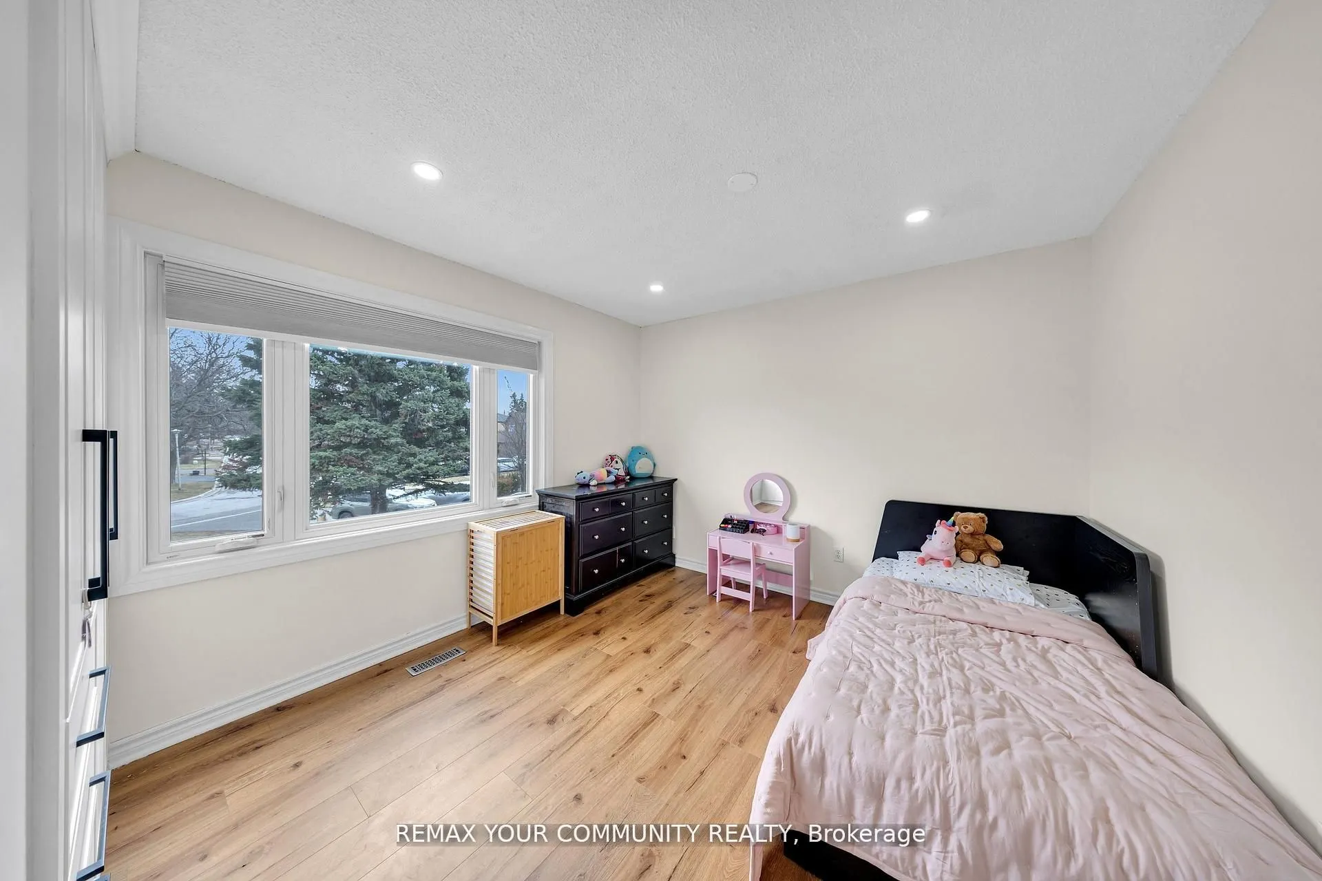 22 Madelaine Crescent