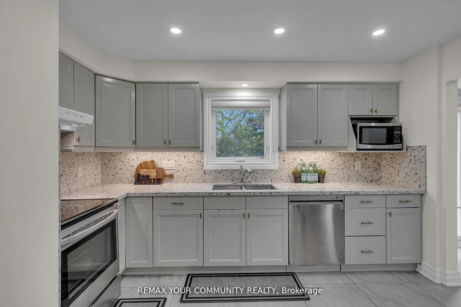 22 Madelaine Crescent