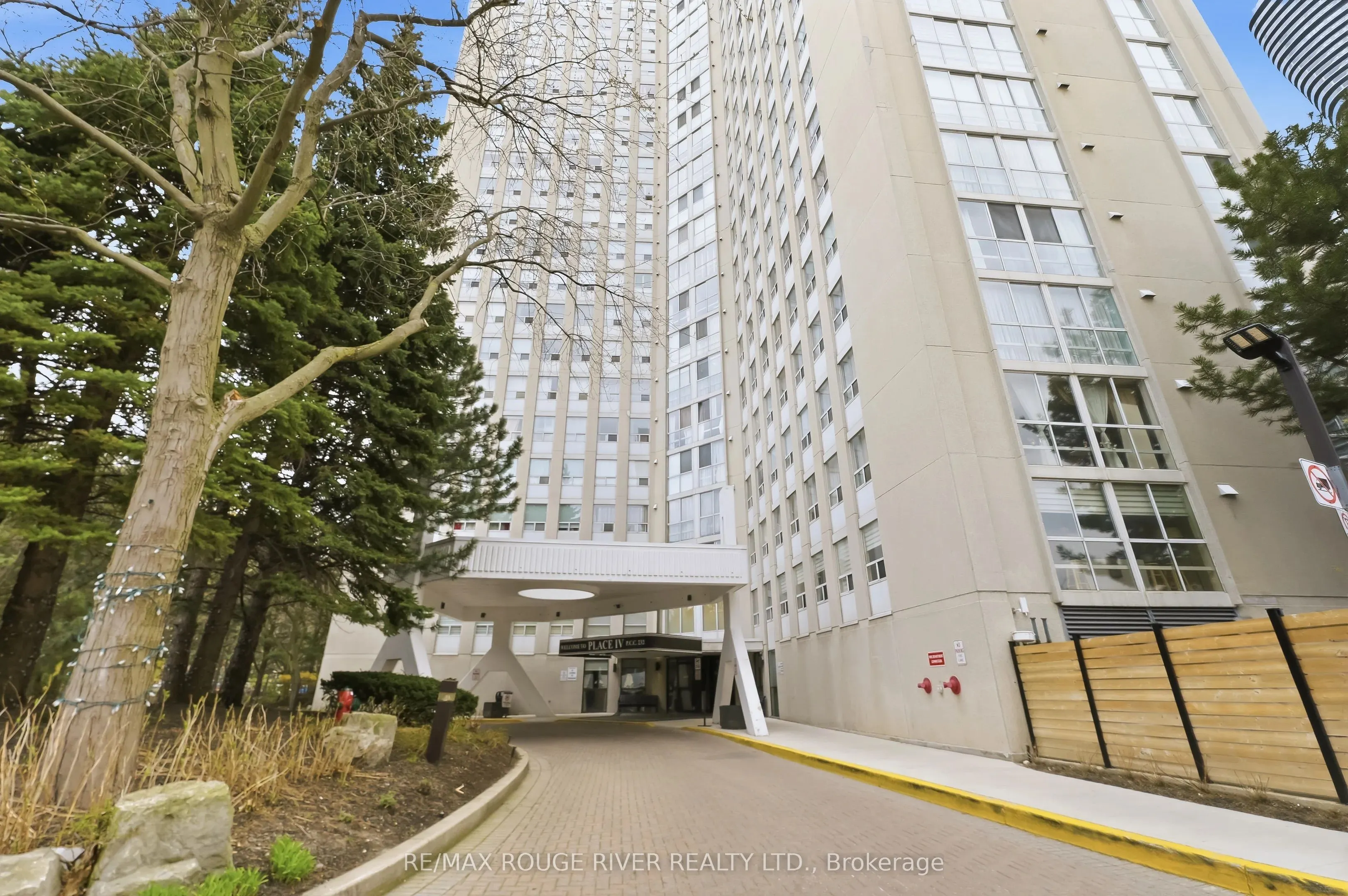 3650 Kaneff Crescent #1008