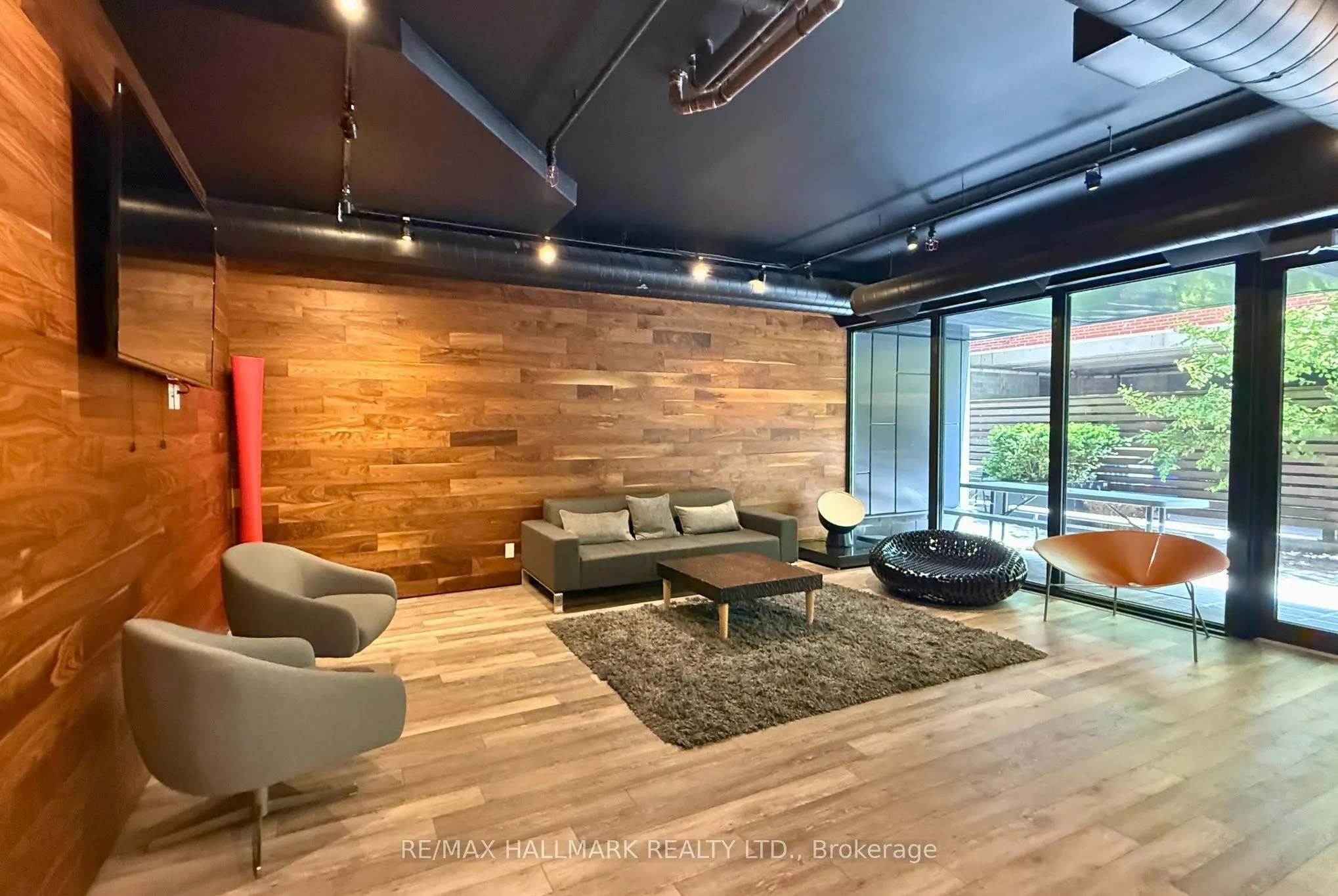 383 Sorauren Avenue #313