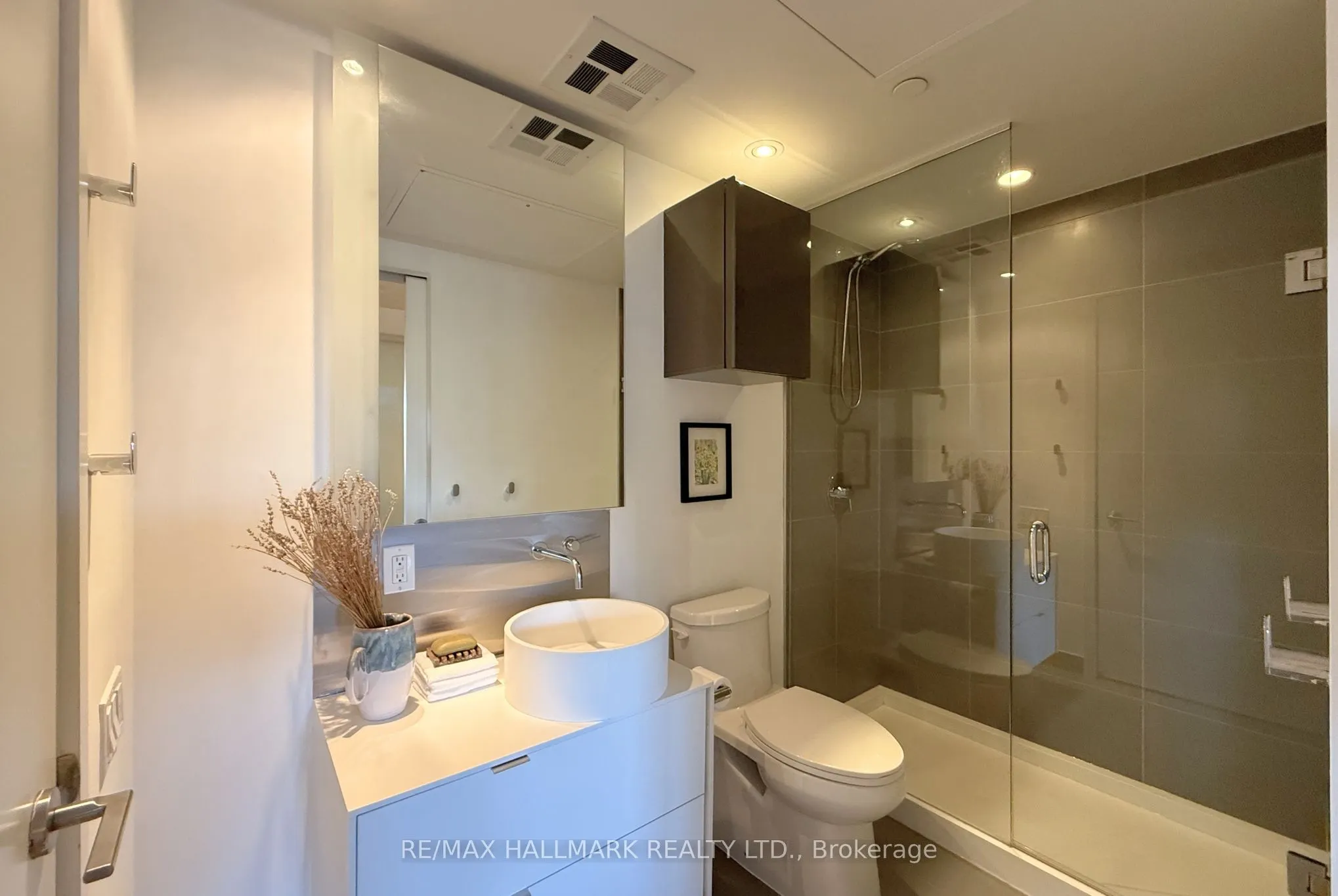 383 Sorauren Avenue #313