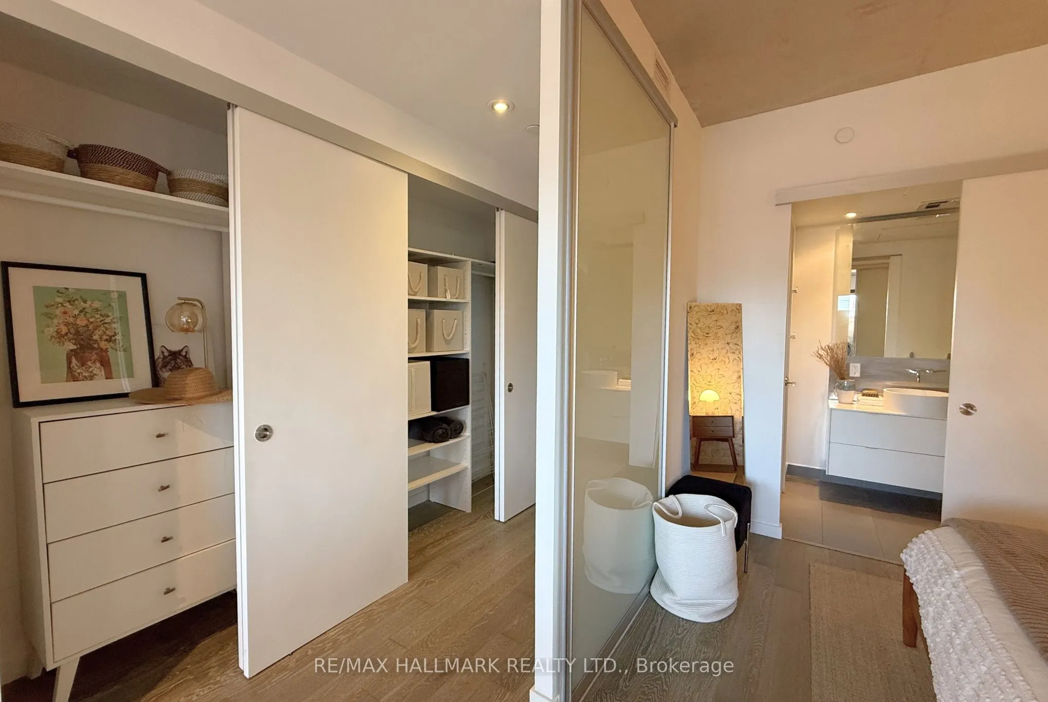383 Sorauren Avenue #313