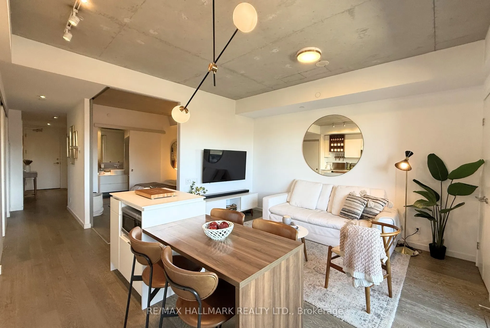 383 Sorauren Avenue #313