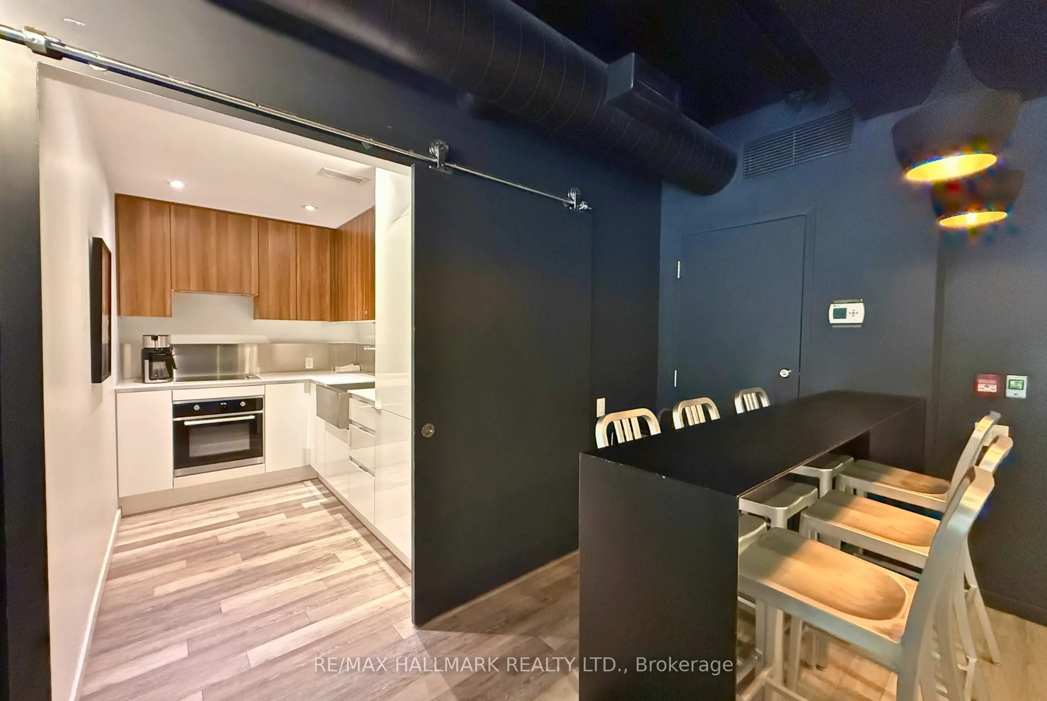 383 Sorauren Avenue #313