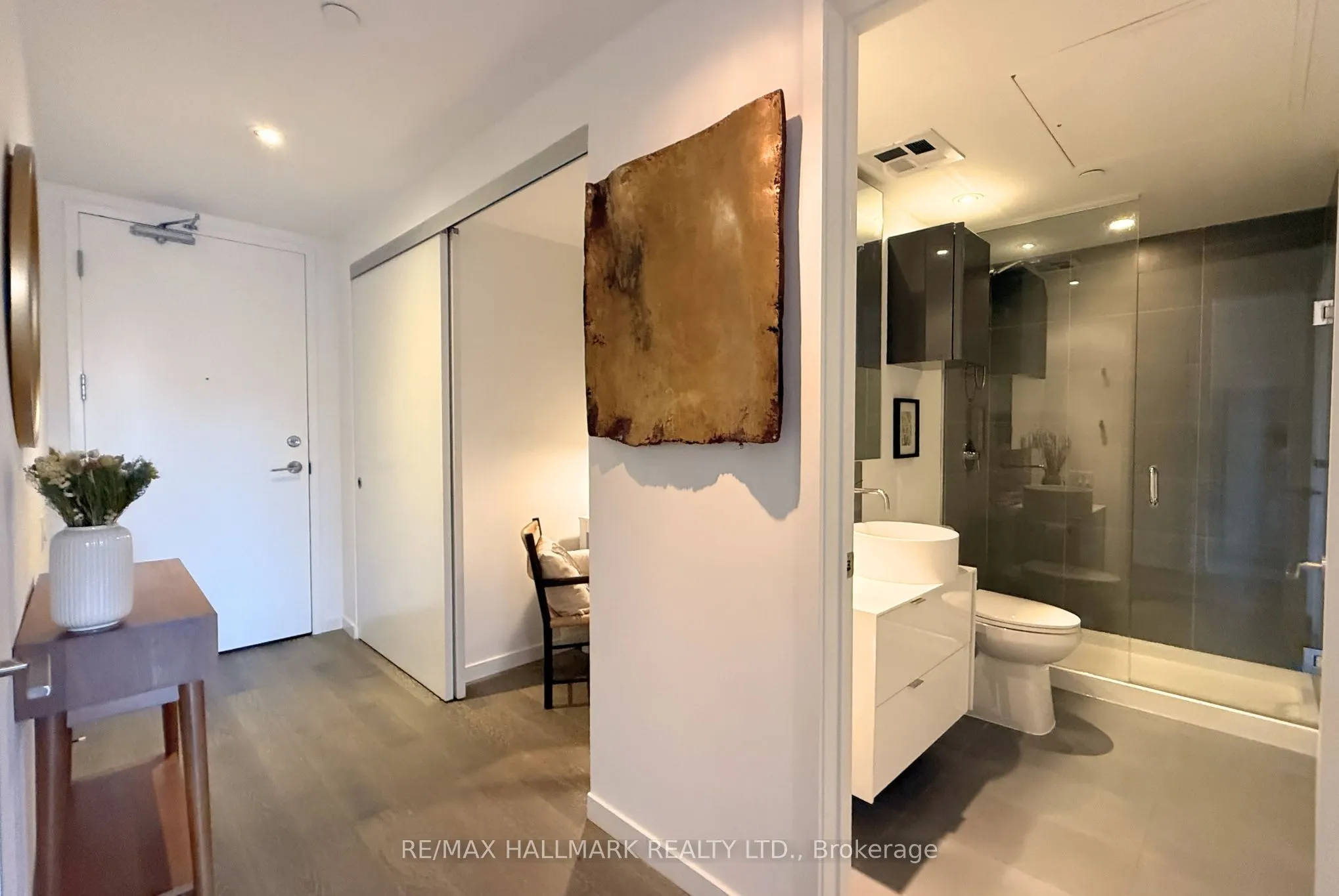 383 Sorauren Avenue #313