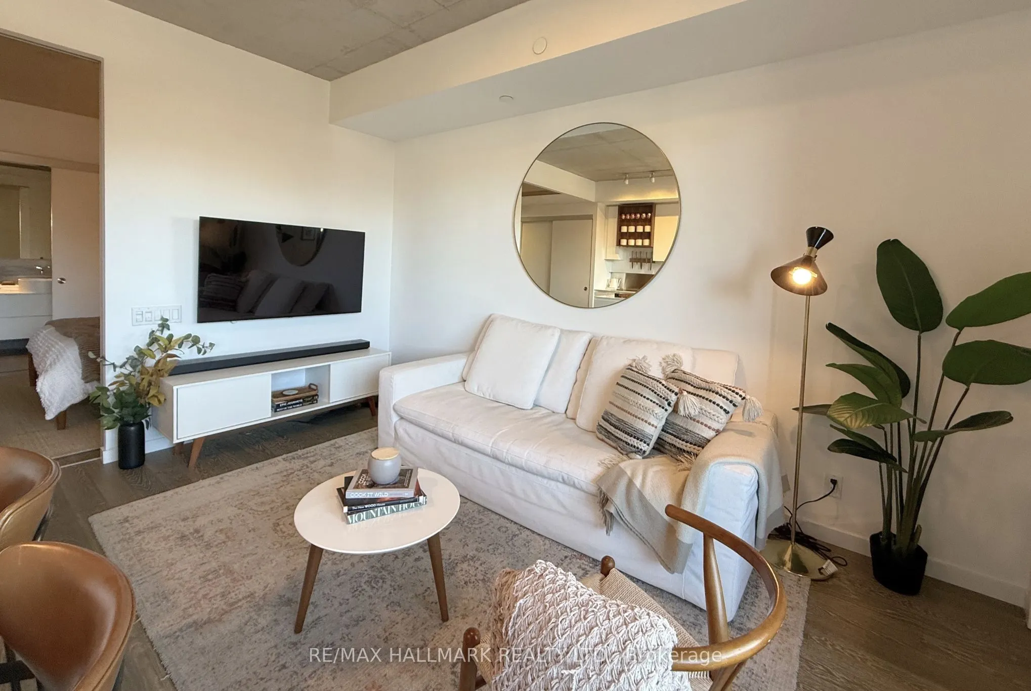 383 Sorauren Avenue #313
