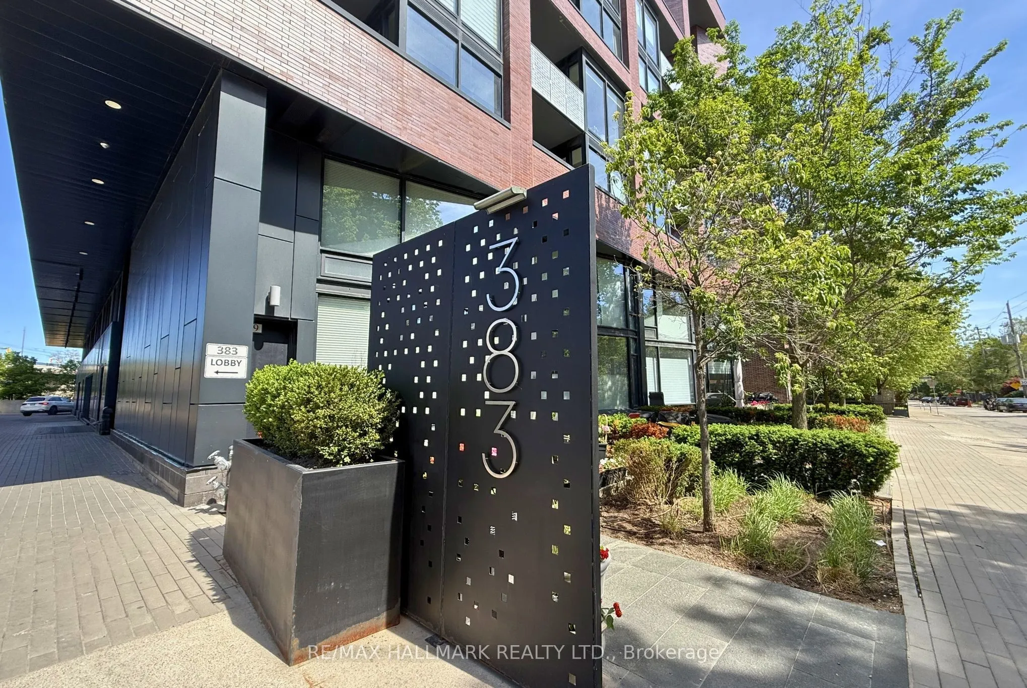 383 Sorauren Avenue #313