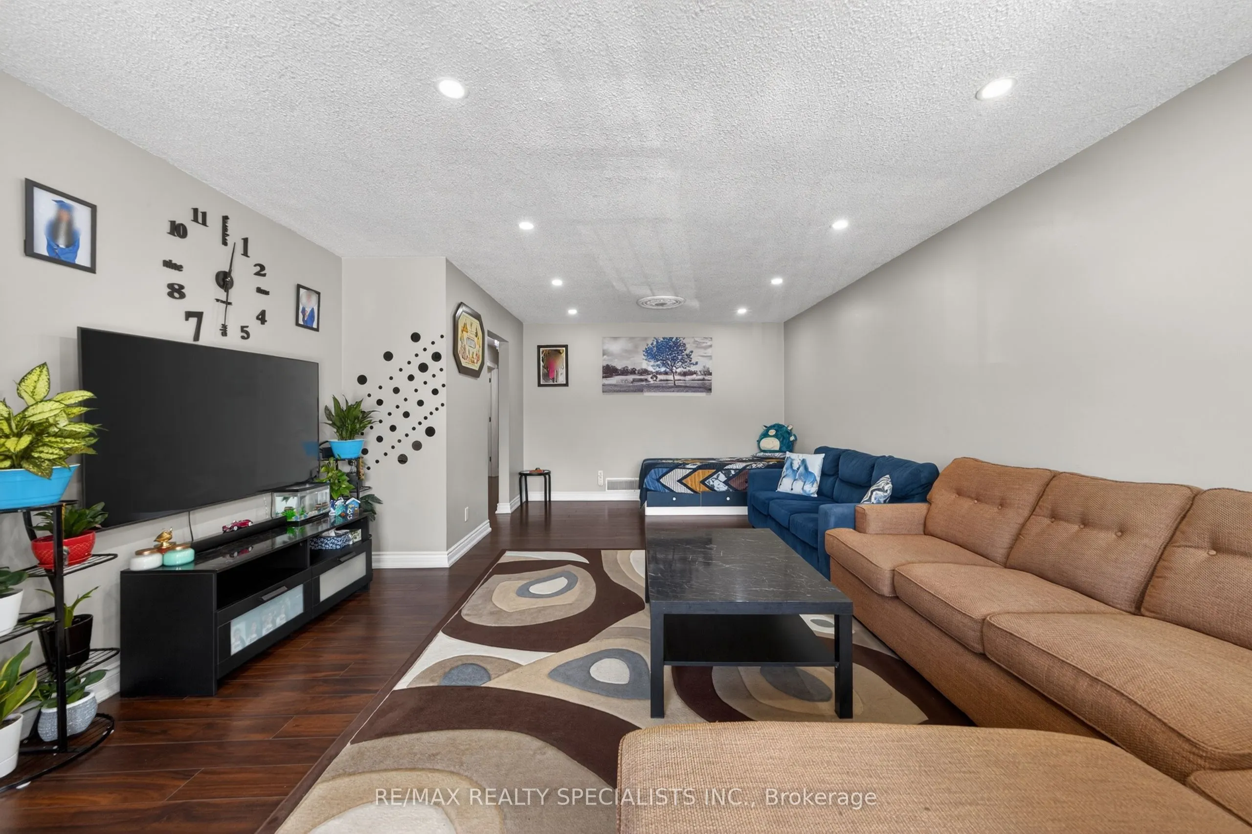 48 English Street