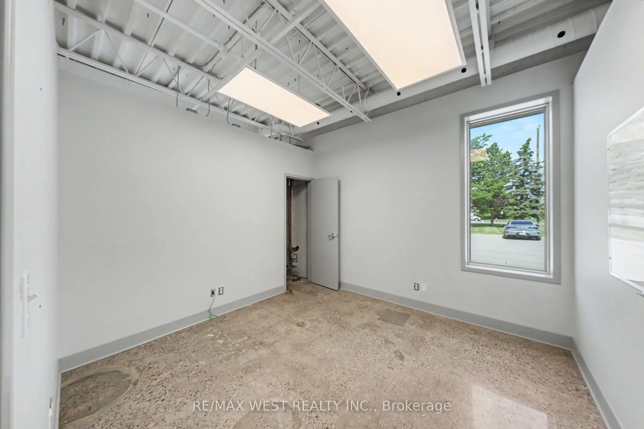 140 Healey Road S