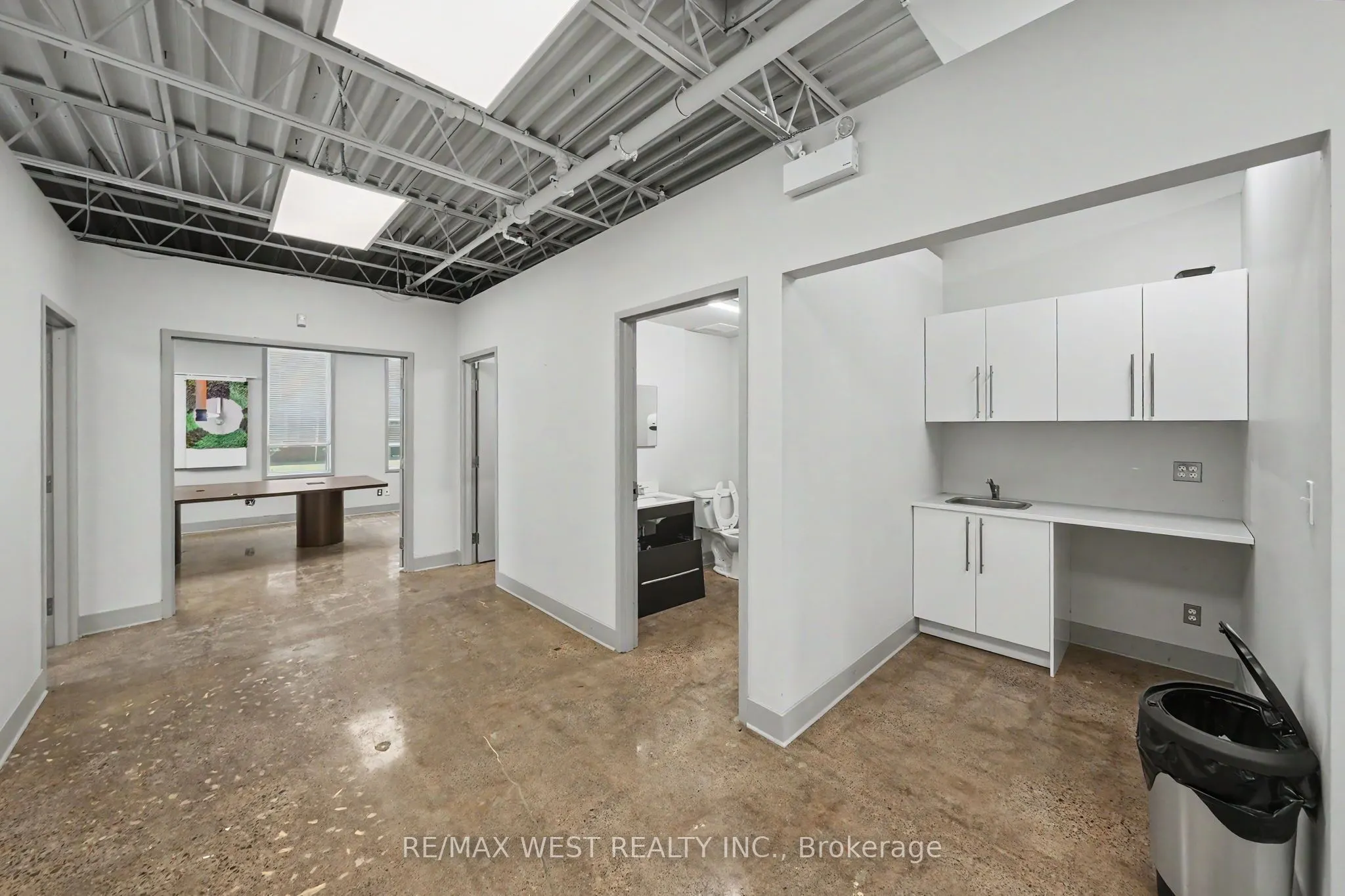 140 Healey Road S
