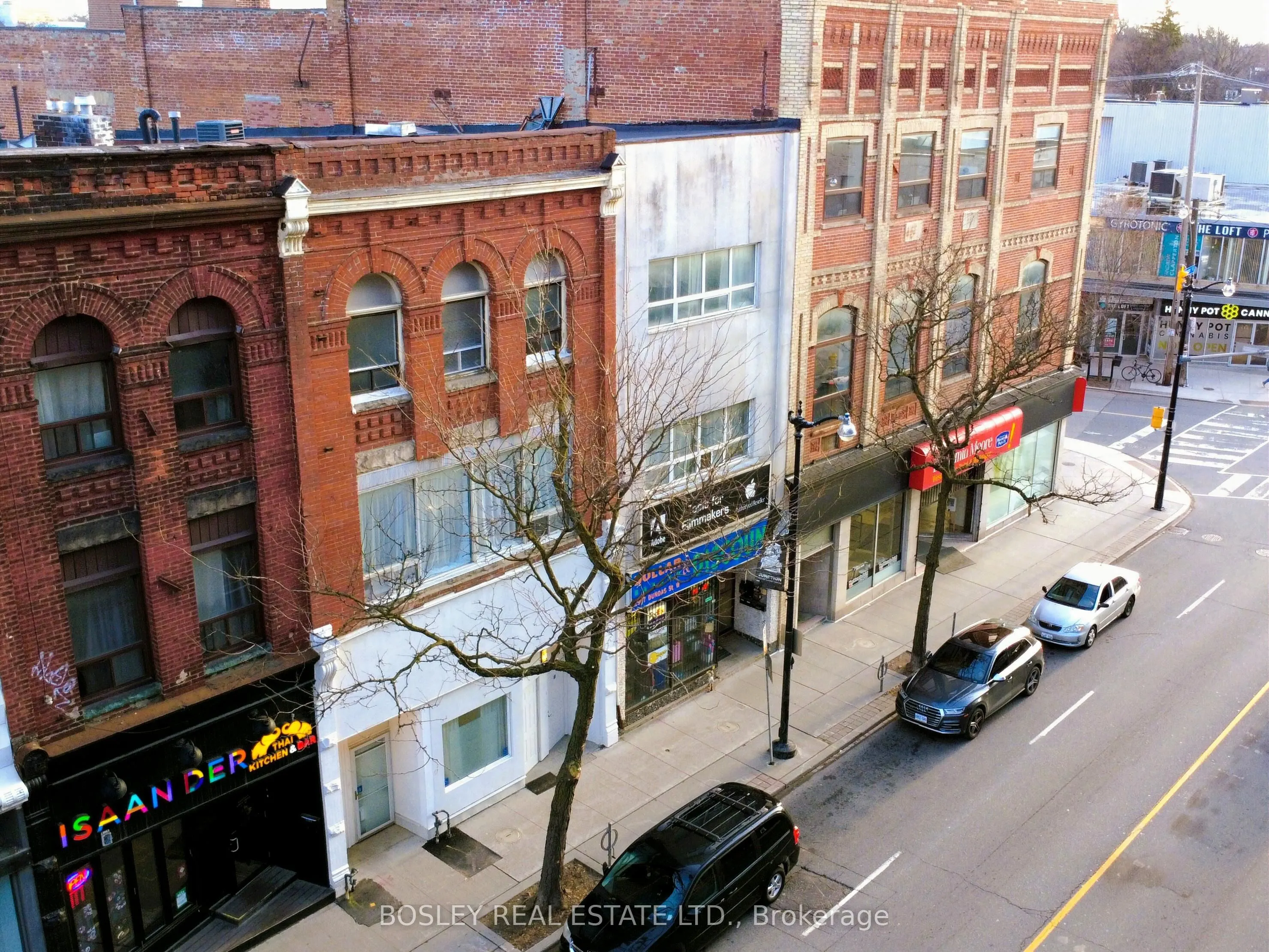 2963 Dundas Street W