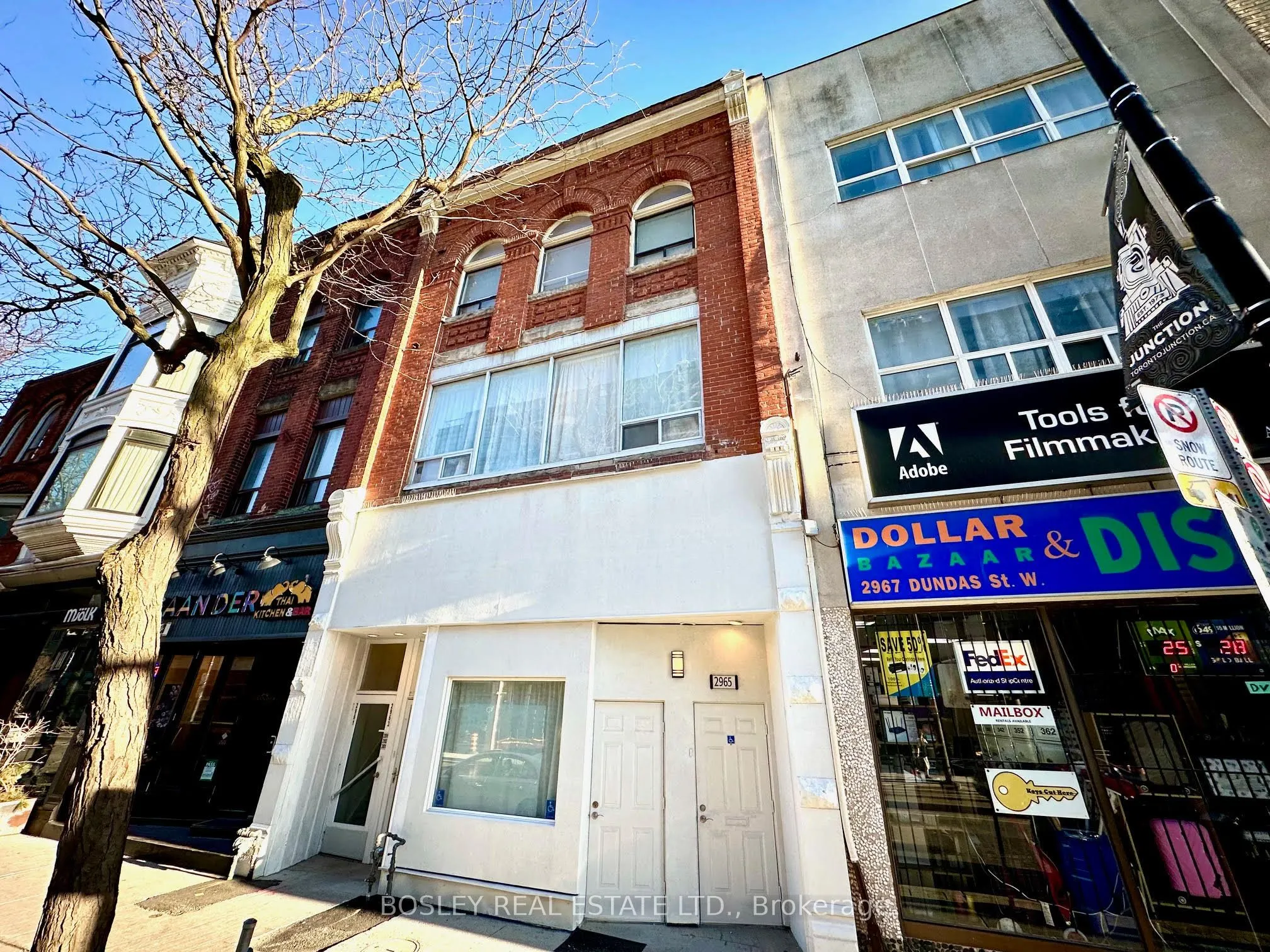 2963 Dundas Street W