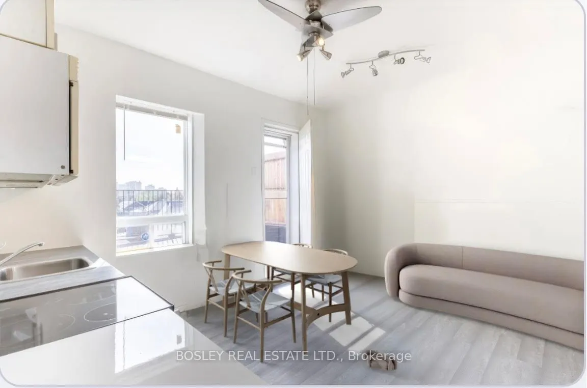 2963 Dundas Street W