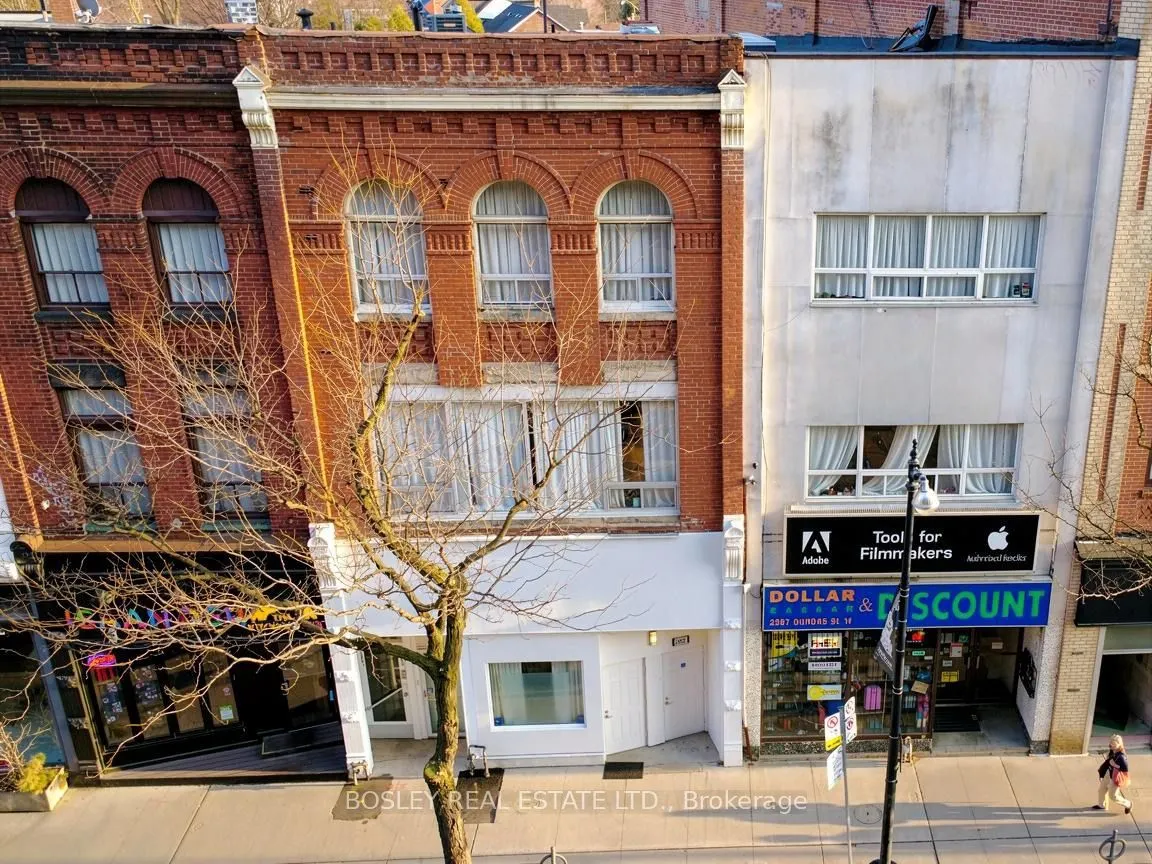 2963 Dundas Street W