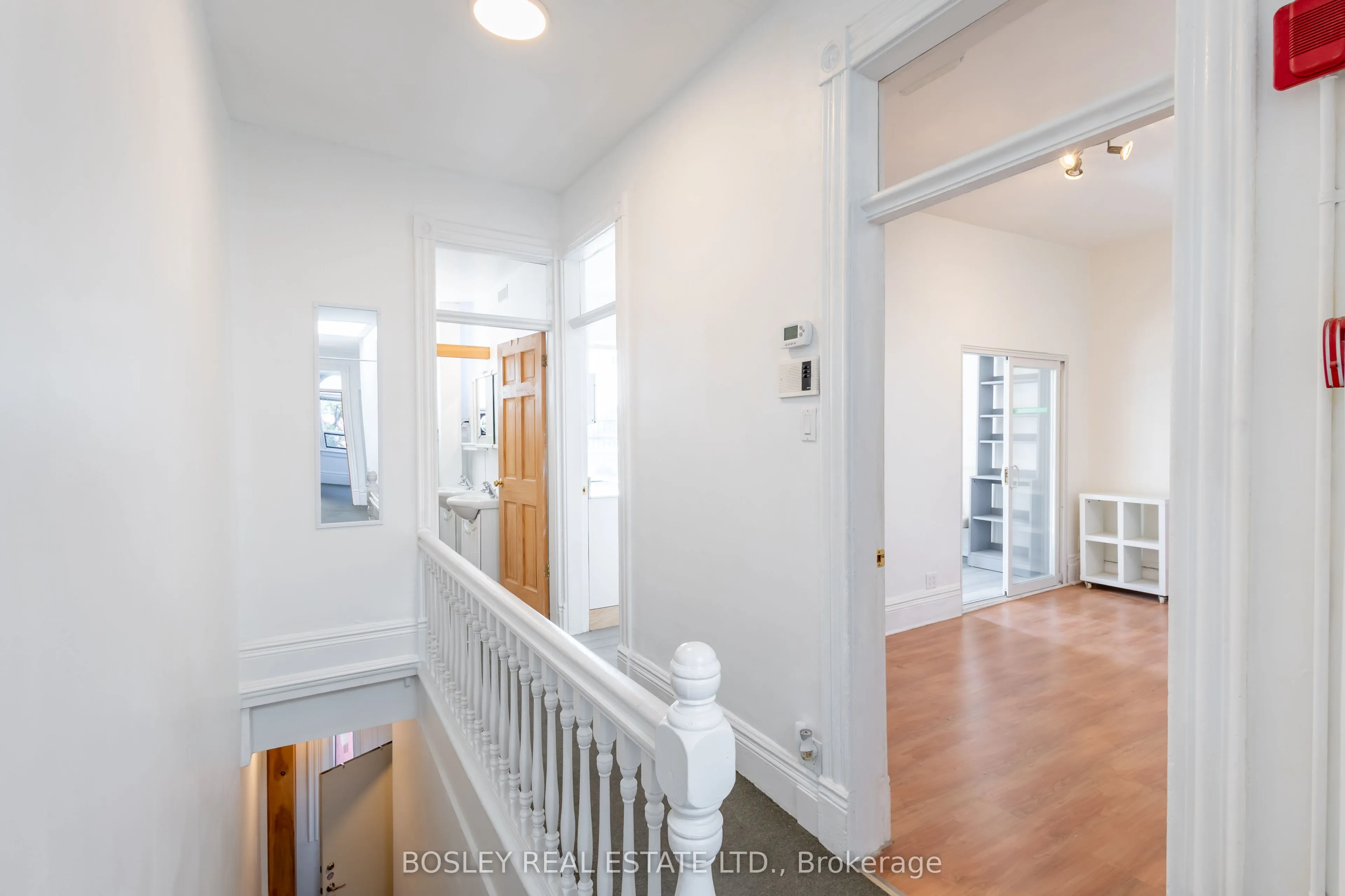 2963 Dundas Street W