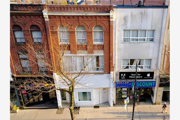 2963 Dundas Street W