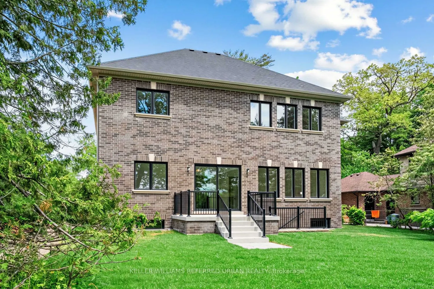 1429 Dundas Crescent